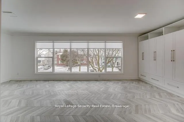 Photo 4 of Unit 2, 109 Stephen Drive, Etobicoke, Stonegate-Queensway — HOMEH