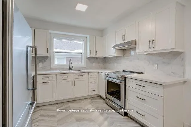 Photo 6 of Unit 2, 109 Stephen Drive, Etobicoke, Stonegate-Queensway — HOMEH