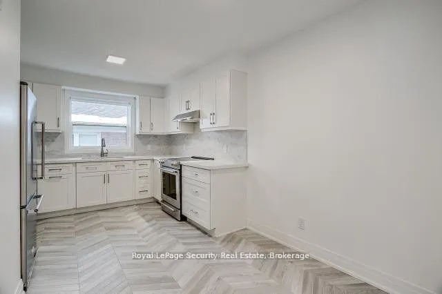 Photo 7 of Unit 2, 109 Stephen Drive, Etobicoke, Stonegate-Queensway — HOMEH
