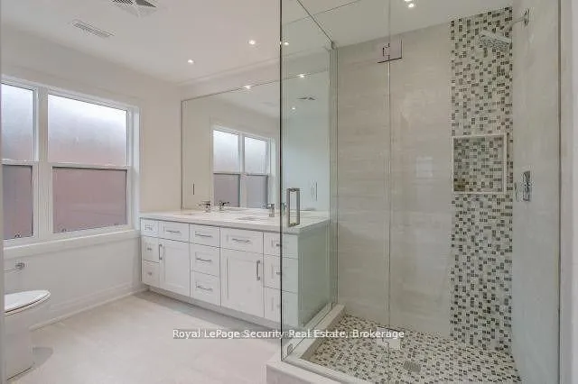 Photo 11 of Unit 2, 109 Stephen Drive, Etobicoke, Stonegate-Queensway — HOMEH