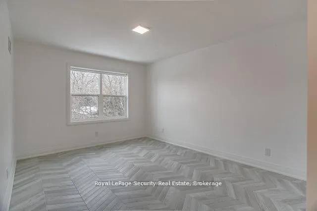 Photo 13 of Unit 2, 109 Stephen Drive, Etobicoke, Stonegate-Queensway — HOMEH