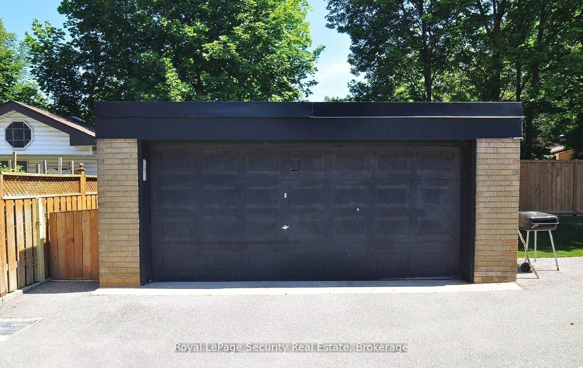 Photo 19 of Unit 2, 109 Stephen Drive, Etobicoke, Stonegate-Queensway — HOMEH