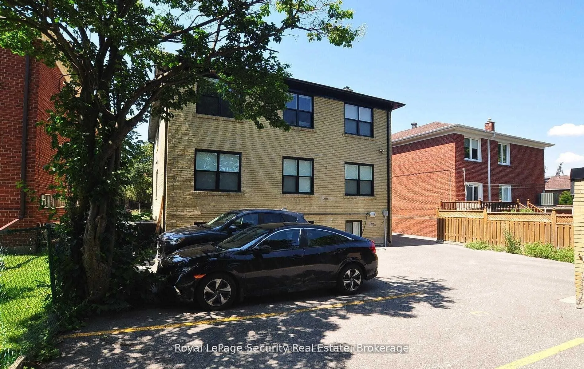 Photo 21 of Unit 2, 109 Stephen Drive, Etobicoke, Stonegate-Queensway — HOMEH