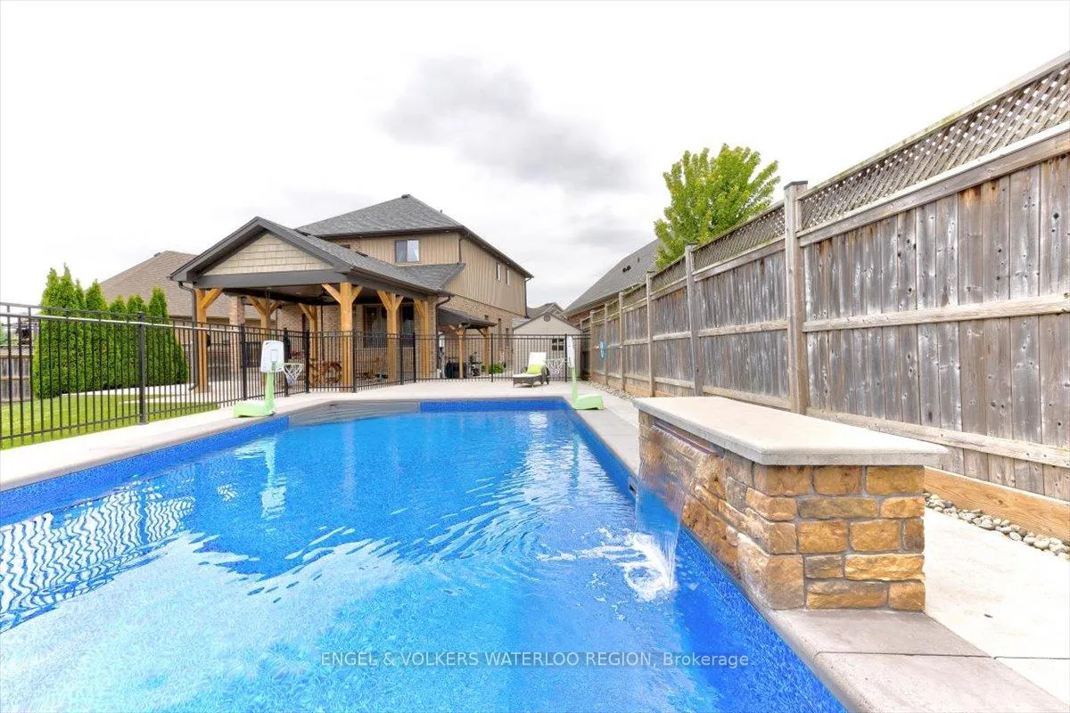 Photo 2 of 261 Watervale Crescent, Kitchener — HOMEH