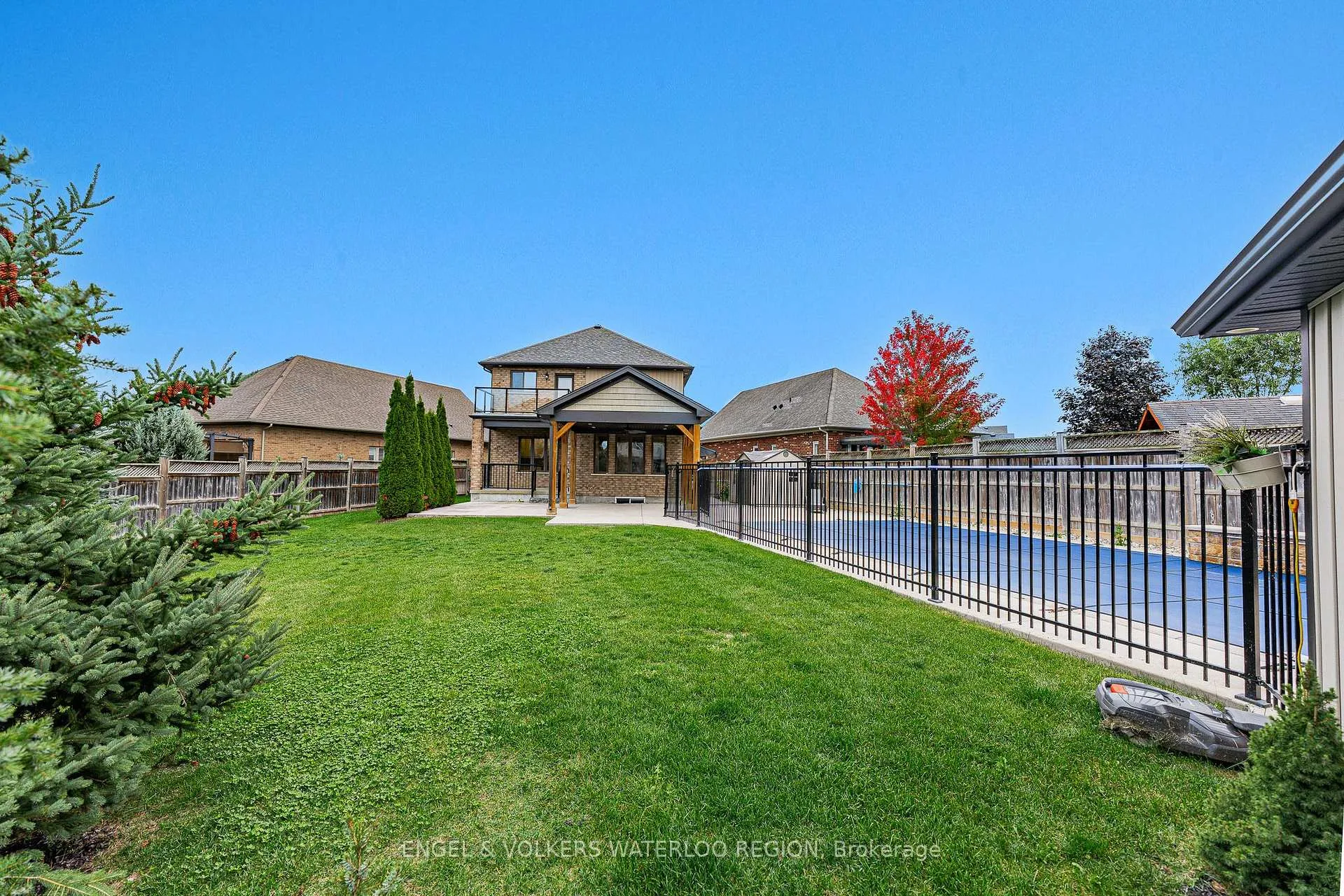 Photo 3 of 261 Watervale Crescent, Kitchener — HOMEH