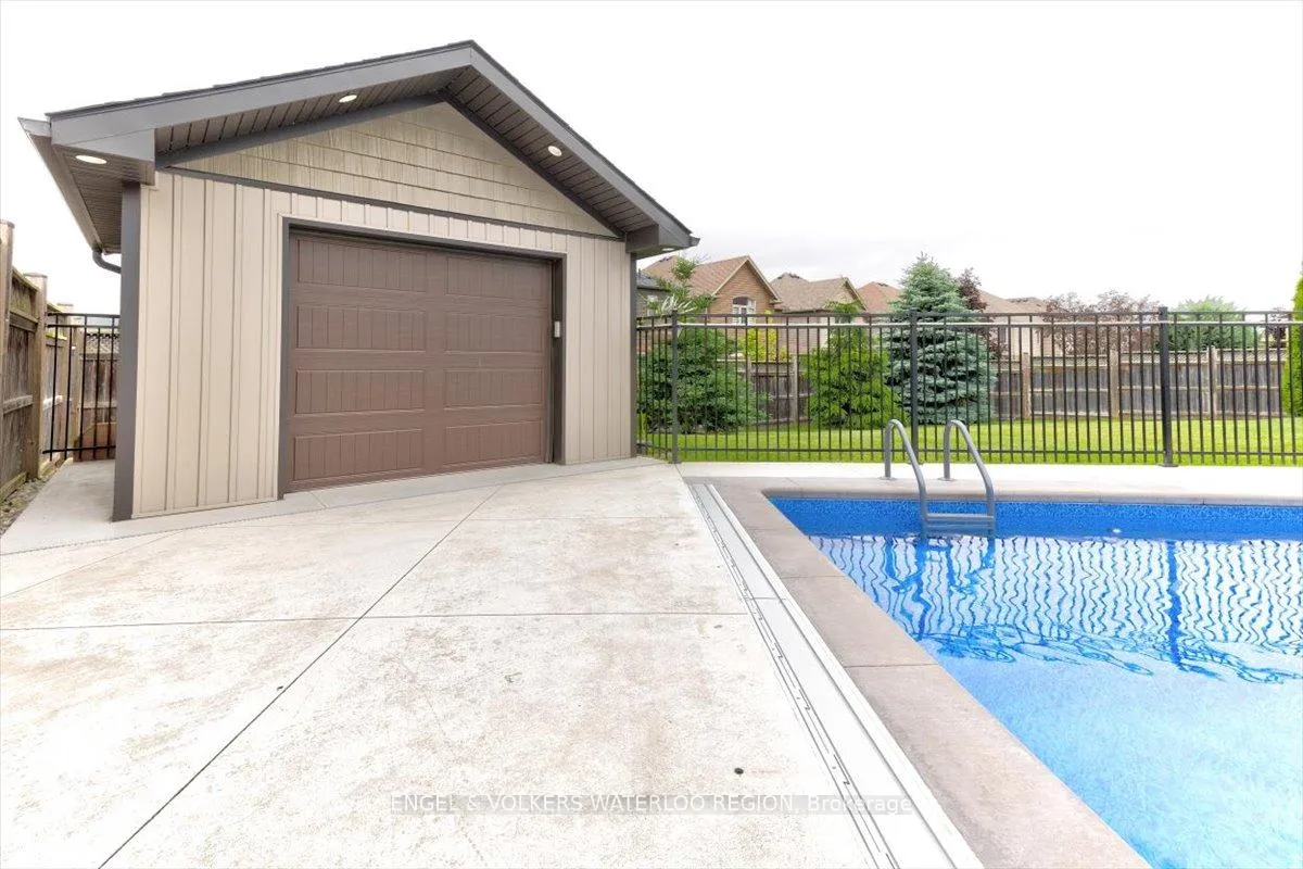Photo 5 of 261 Watervale Crescent, Kitchener — HOMEH