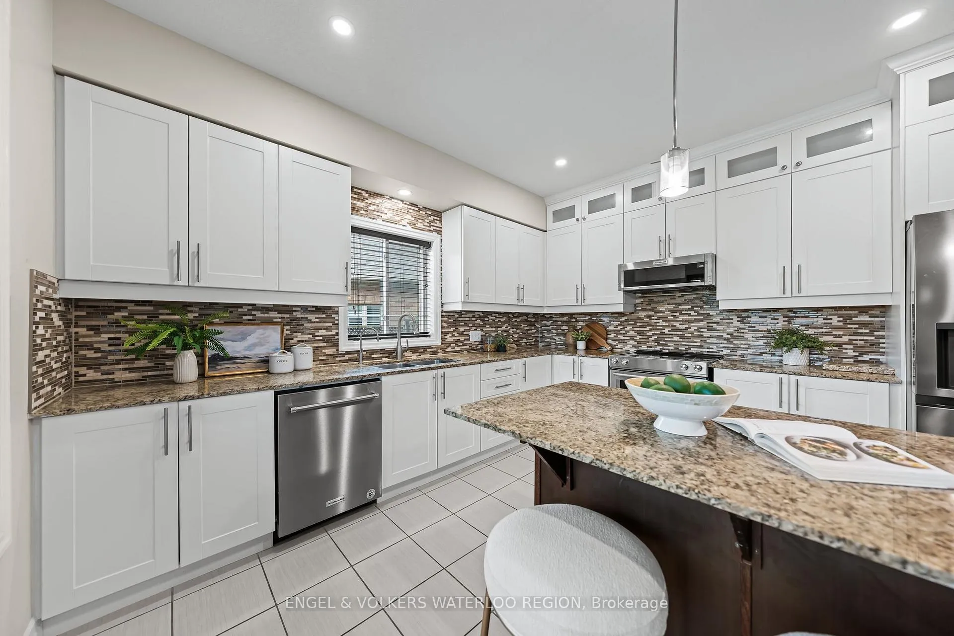 Photo 16 of 261 Watervale Crescent, Kitchener — HOMEH