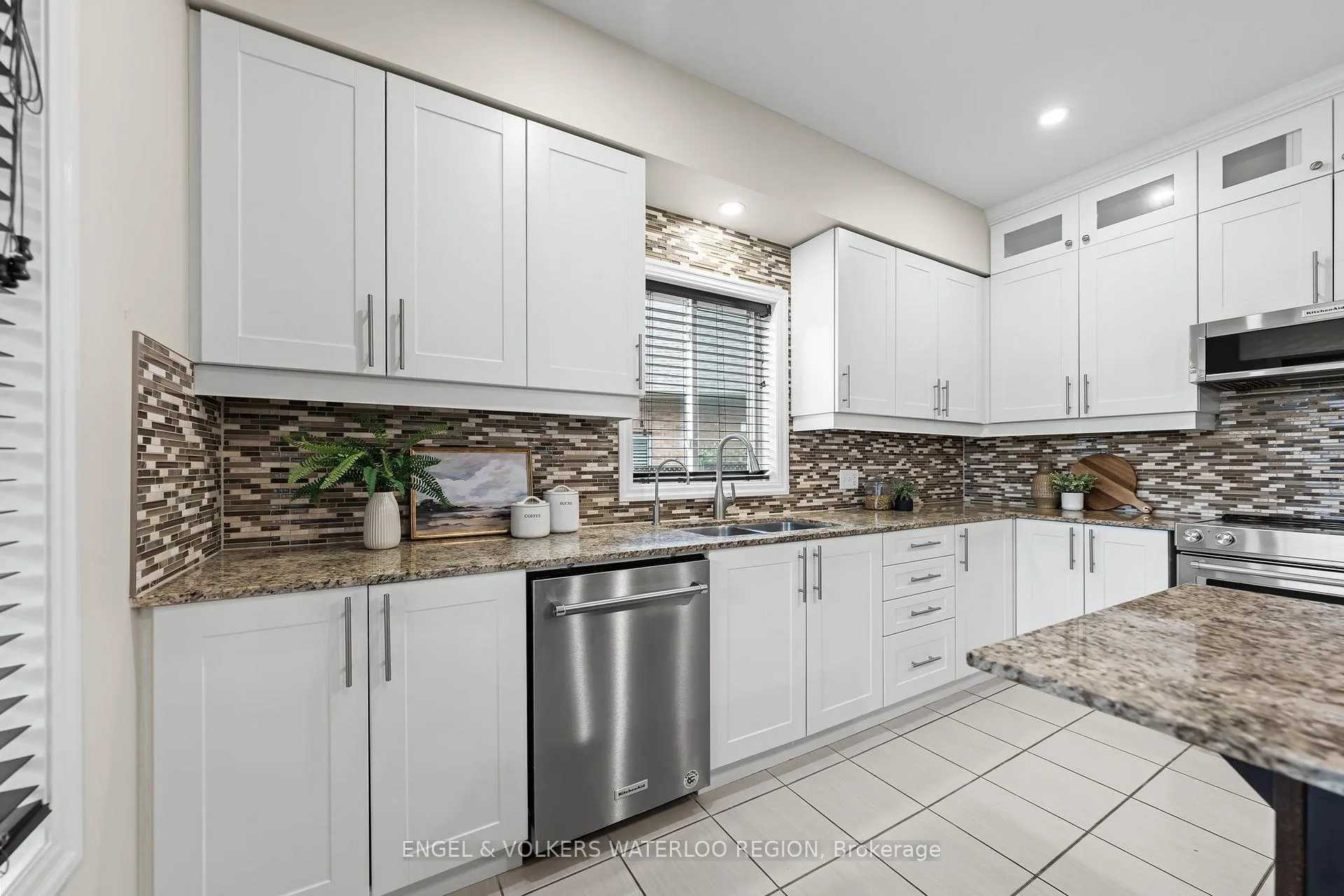 Photo 17 of 261 Watervale Crescent, Kitchener — HOMEH