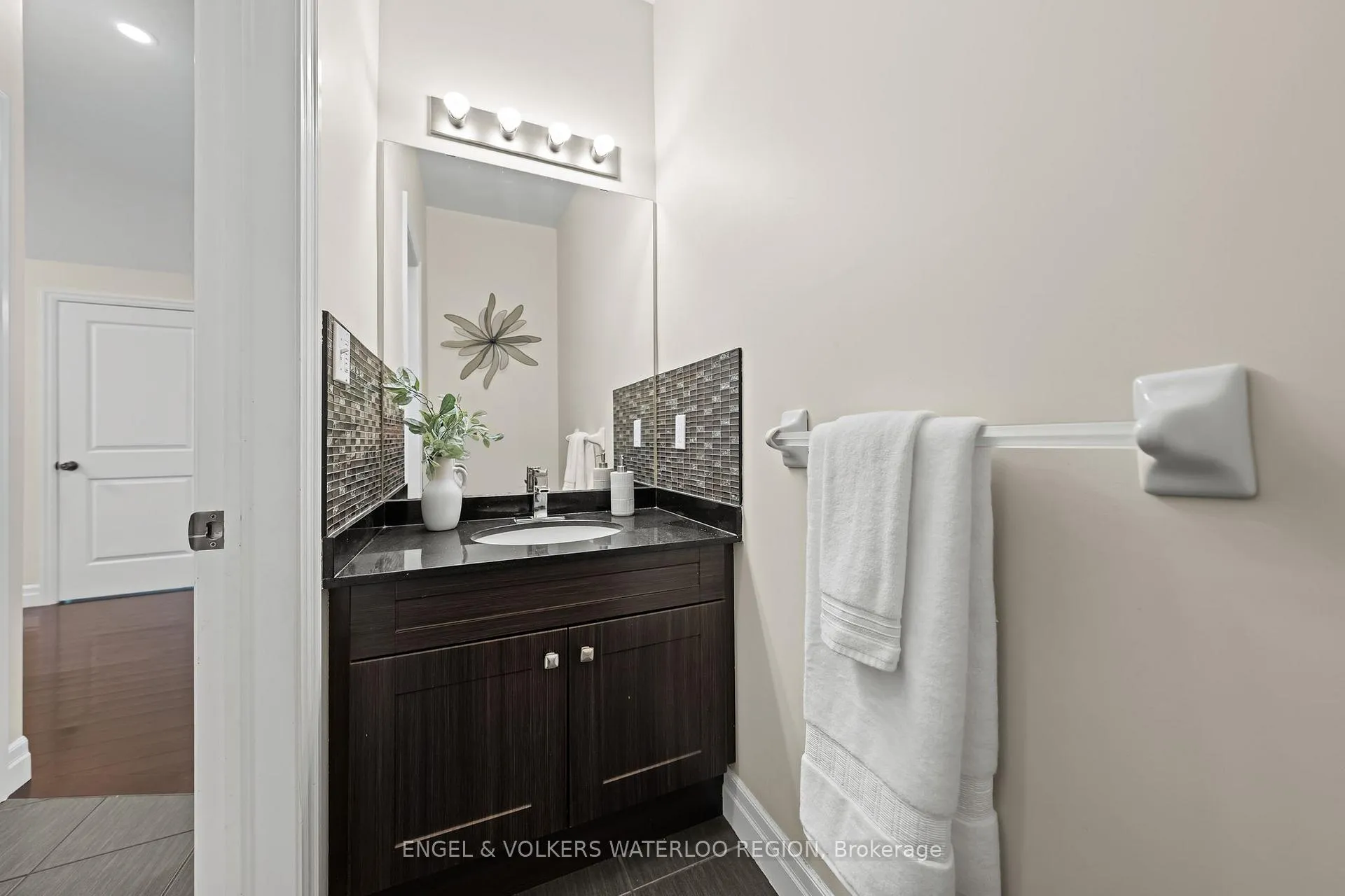 Photo 20 of 261 Watervale Crescent, Kitchener — HOMEH
