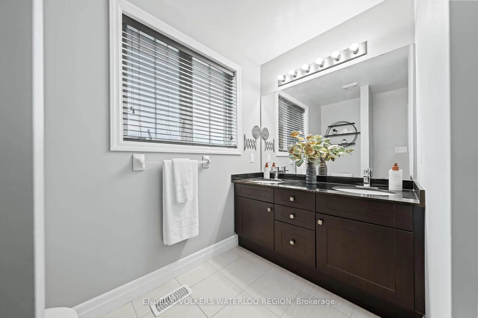 Photo 25 of 261 Watervale Crescent, Kitchener — HOMEH