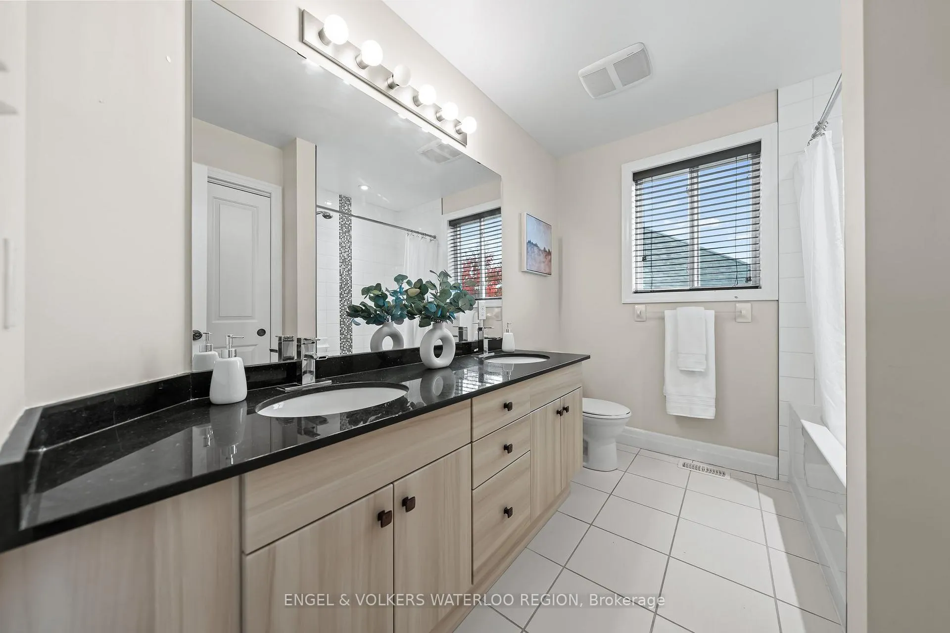 Photo 32 of 261 Watervale Crescent, Kitchener — HOMEH