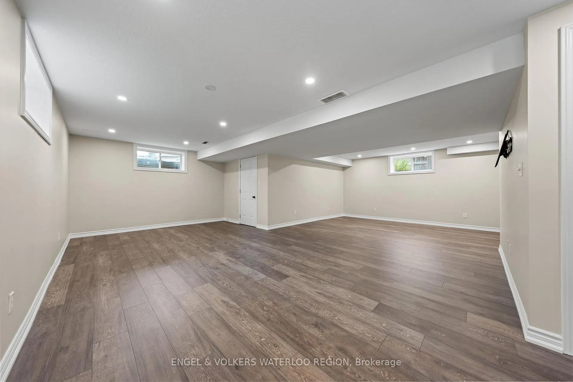 Photo 35 of 261 Watervale Crescent, Kitchener — HOMEH