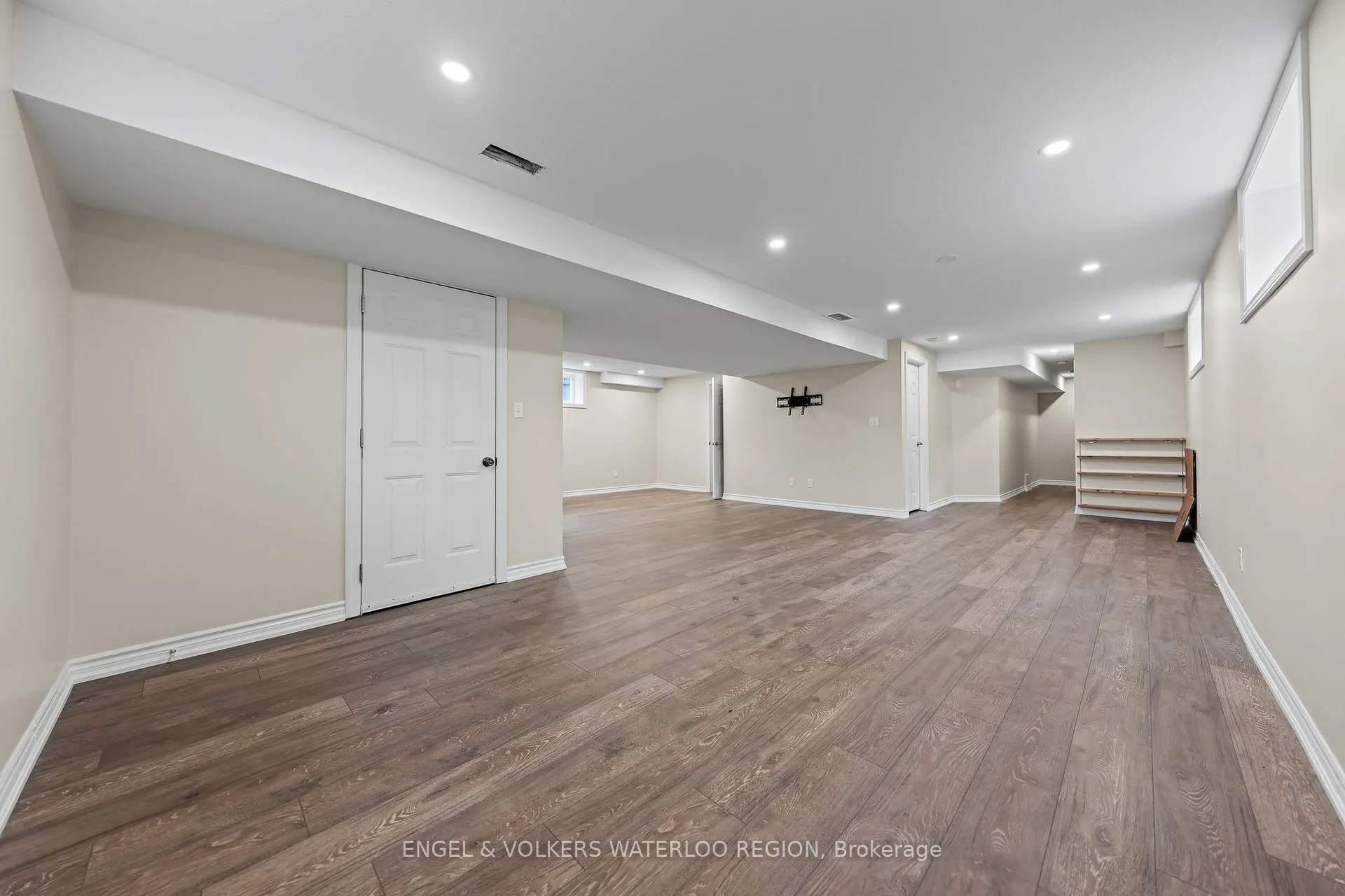 Photo 37 of 261 Watervale Crescent, Kitchener — HOMEH