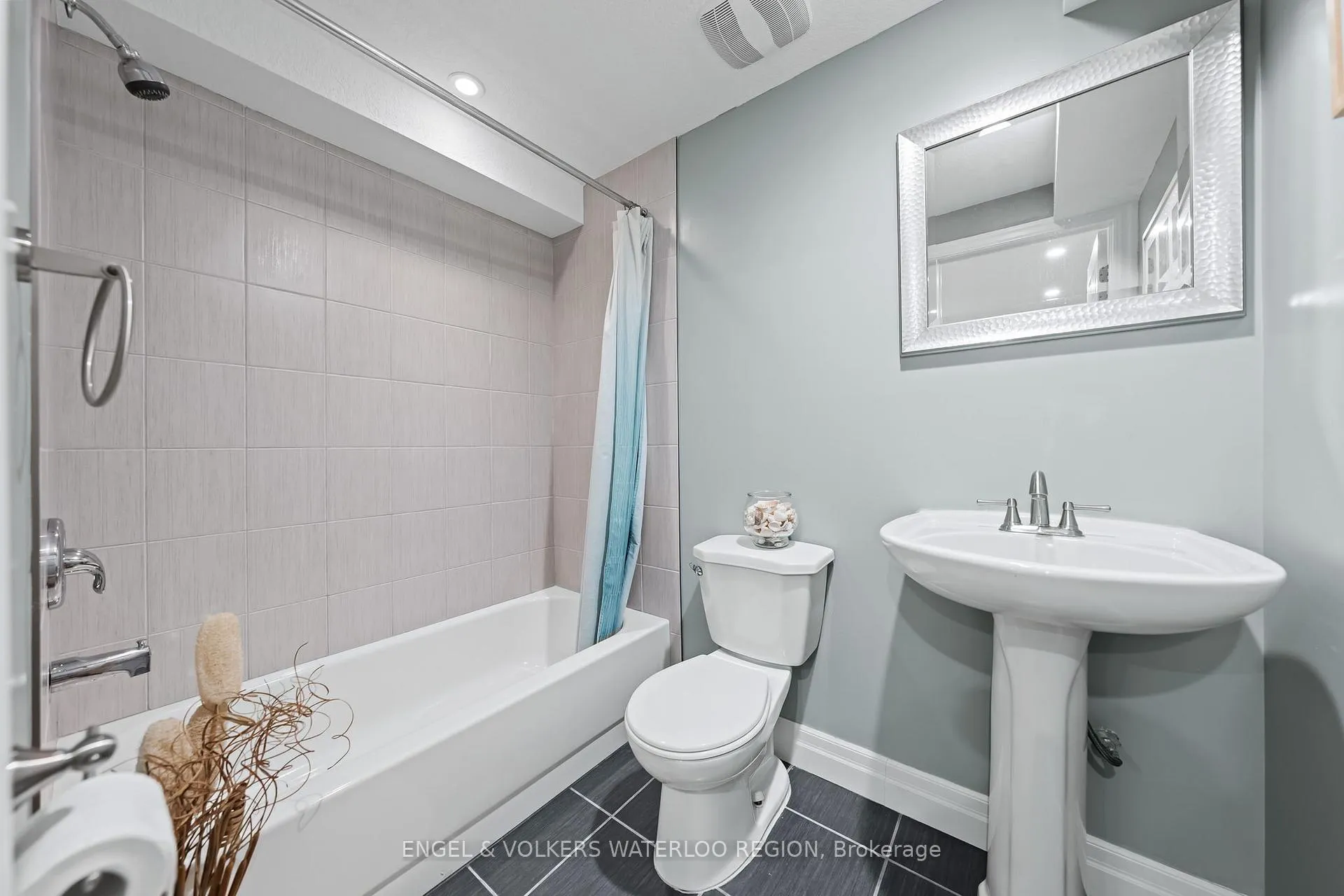 Photo 38 of 261 Watervale Crescent, Kitchener — HOMEH