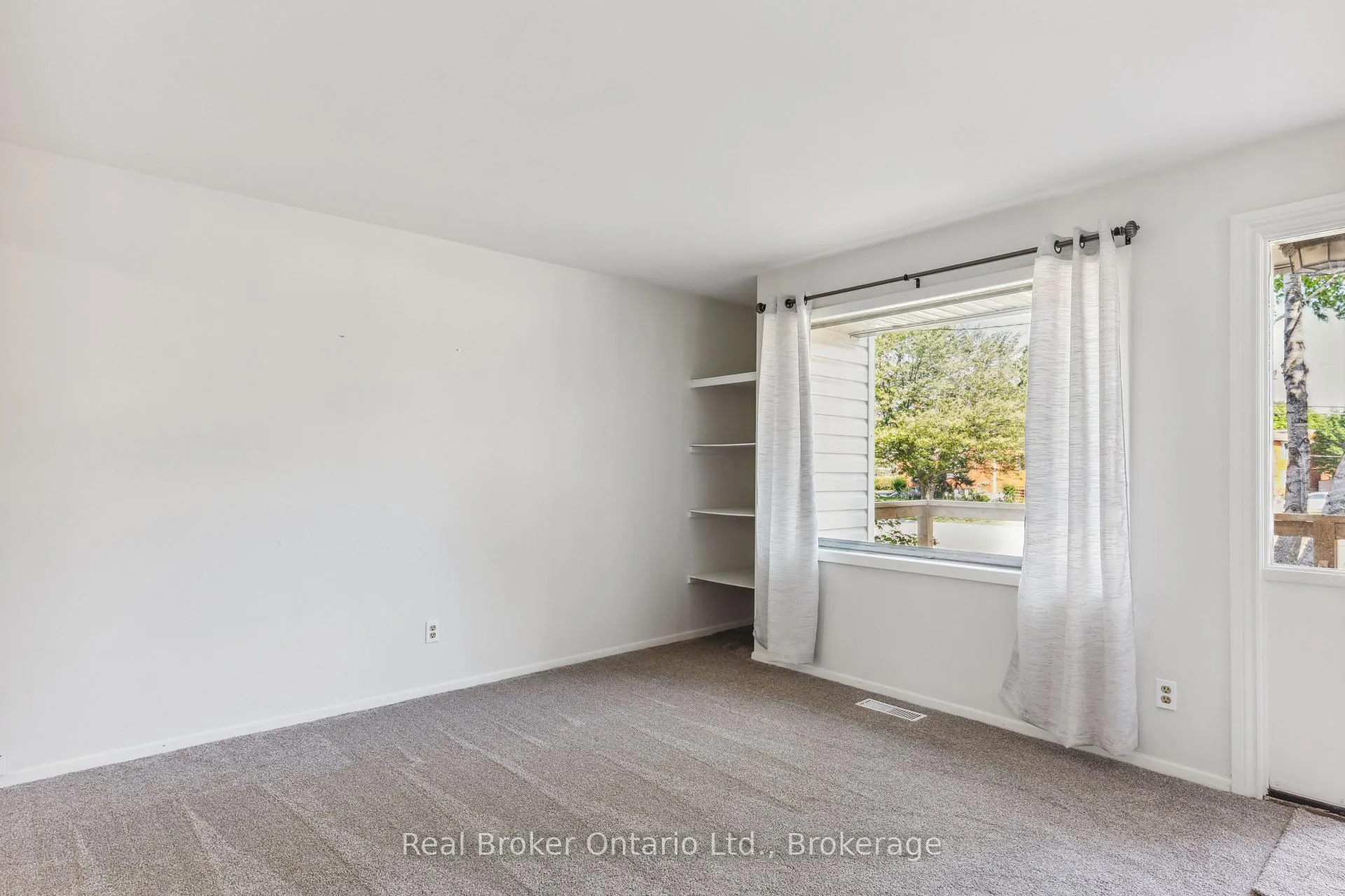 Photo 9 of 499 Krug Street, Kitchener, Rosemount — HOMEH
