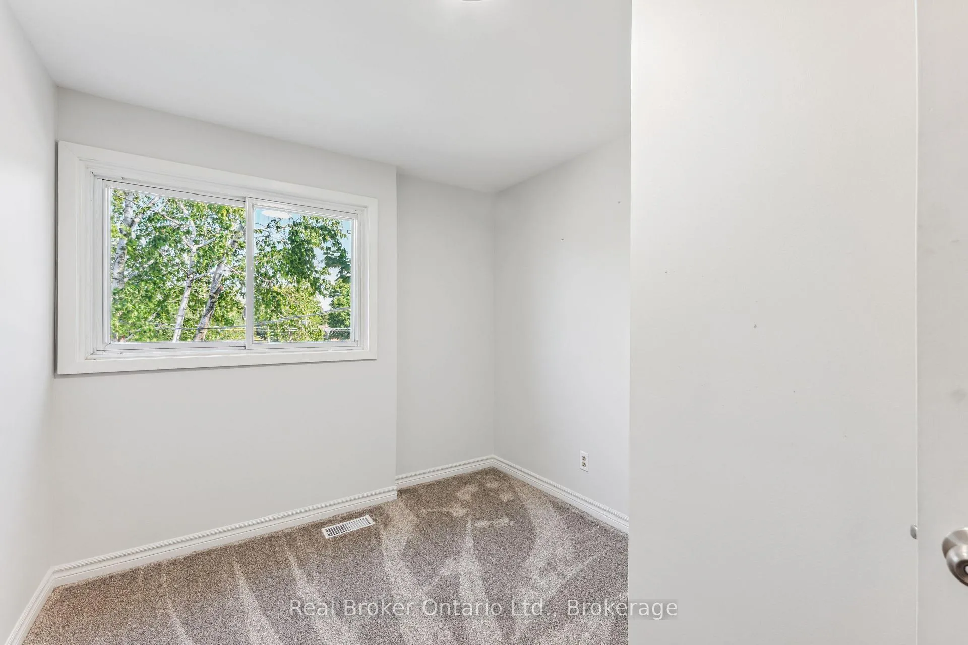 Photo 23 of 499 Krug Street, Kitchener, Rosemount — HOMEH