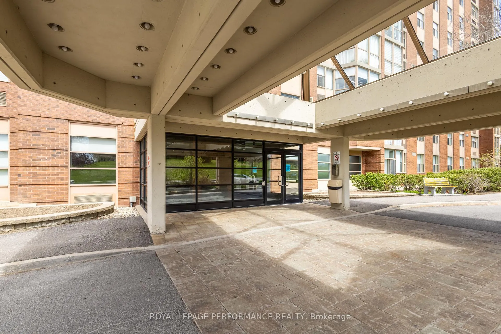 Photo 3 of Unit 1606, 2760 Carousel Crescent, Ottawa, Emerald Woods/Sawmill Creek — HOMEH