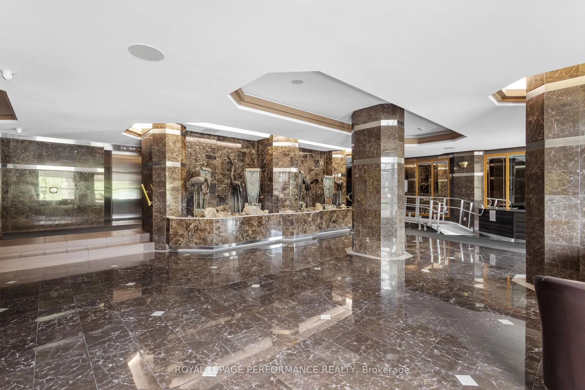 Photo 4 of Unit 1606, 2760 Carousel Crescent, Ottawa, Emerald Woods/Sawmill Creek — HOMEH