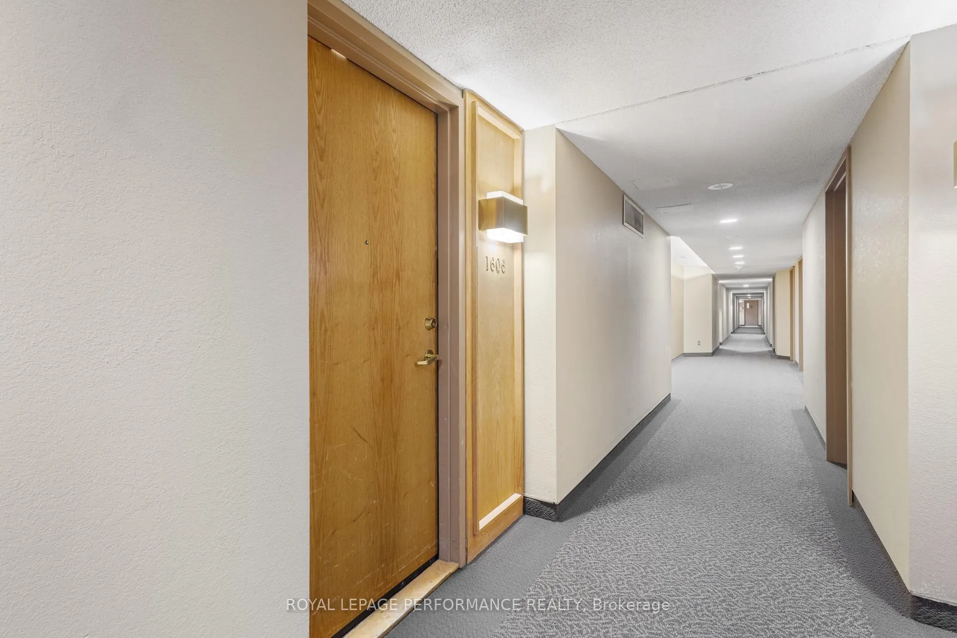 Photo 6 of Unit 1606, 2760 Carousel Crescent, Ottawa, Emerald Woods/Sawmill Creek — HOMEH