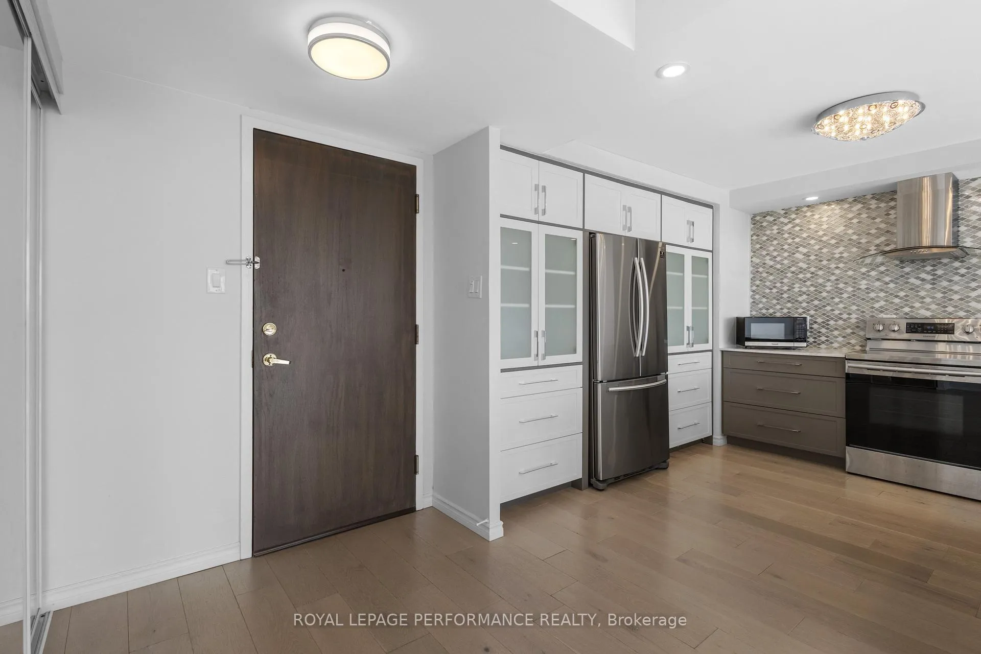 Photo 7 of Unit 1606, 2760 Carousel Crescent, Ottawa, Emerald Woods/Sawmill Creek — HOMEH