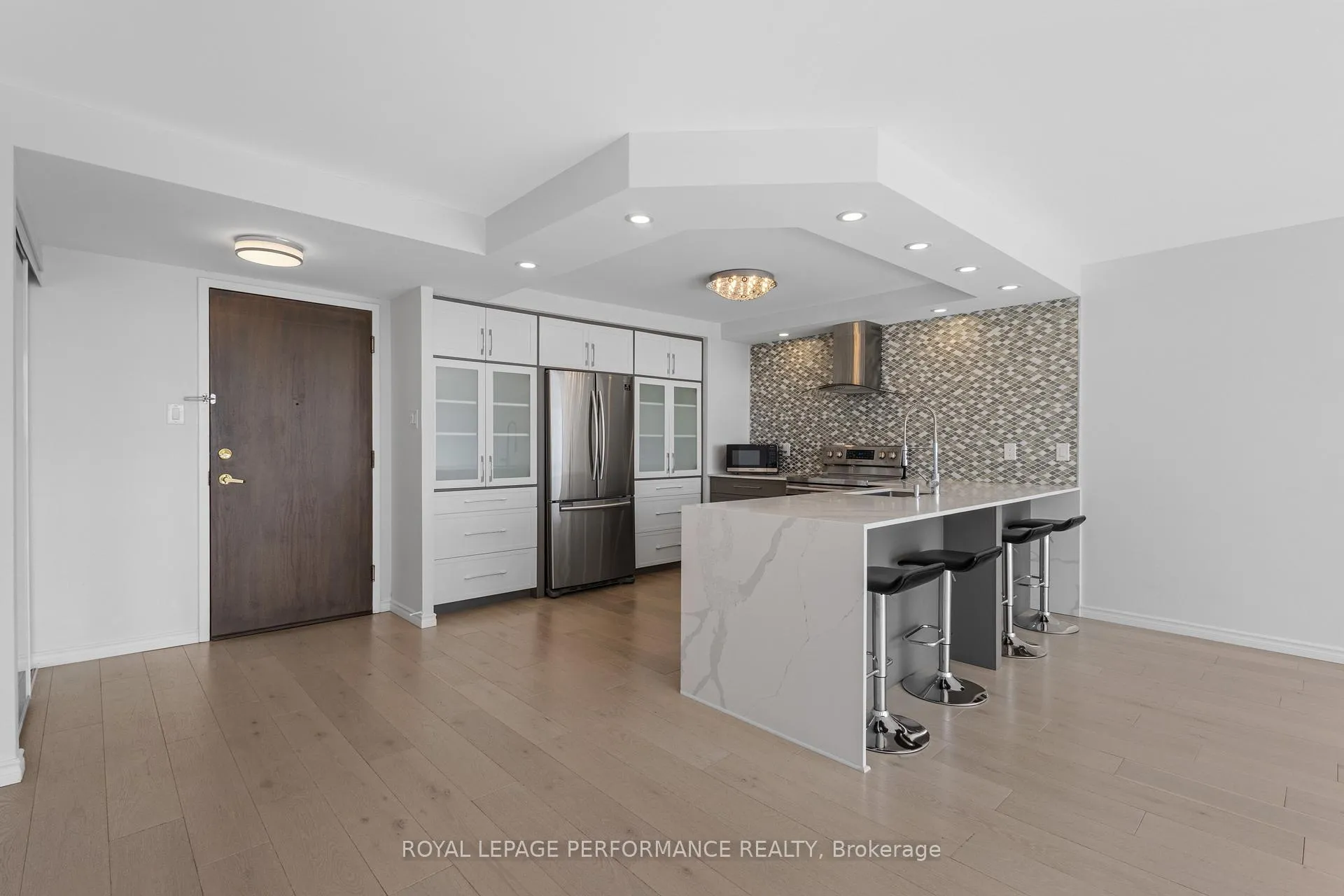 Photo 8 of Unit 1606, 2760 Carousel Crescent, Ottawa, Emerald Woods/Sawmill Creek — HOMEH