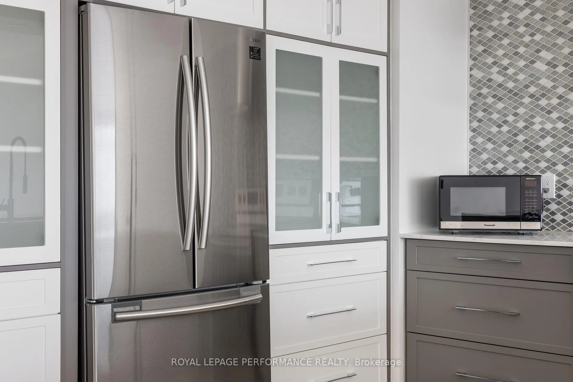 Photo 10 of Unit 1606, 2760 Carousel Crescent, Ottawa, Emerald Woods/Sawmill Creek — HOMEH