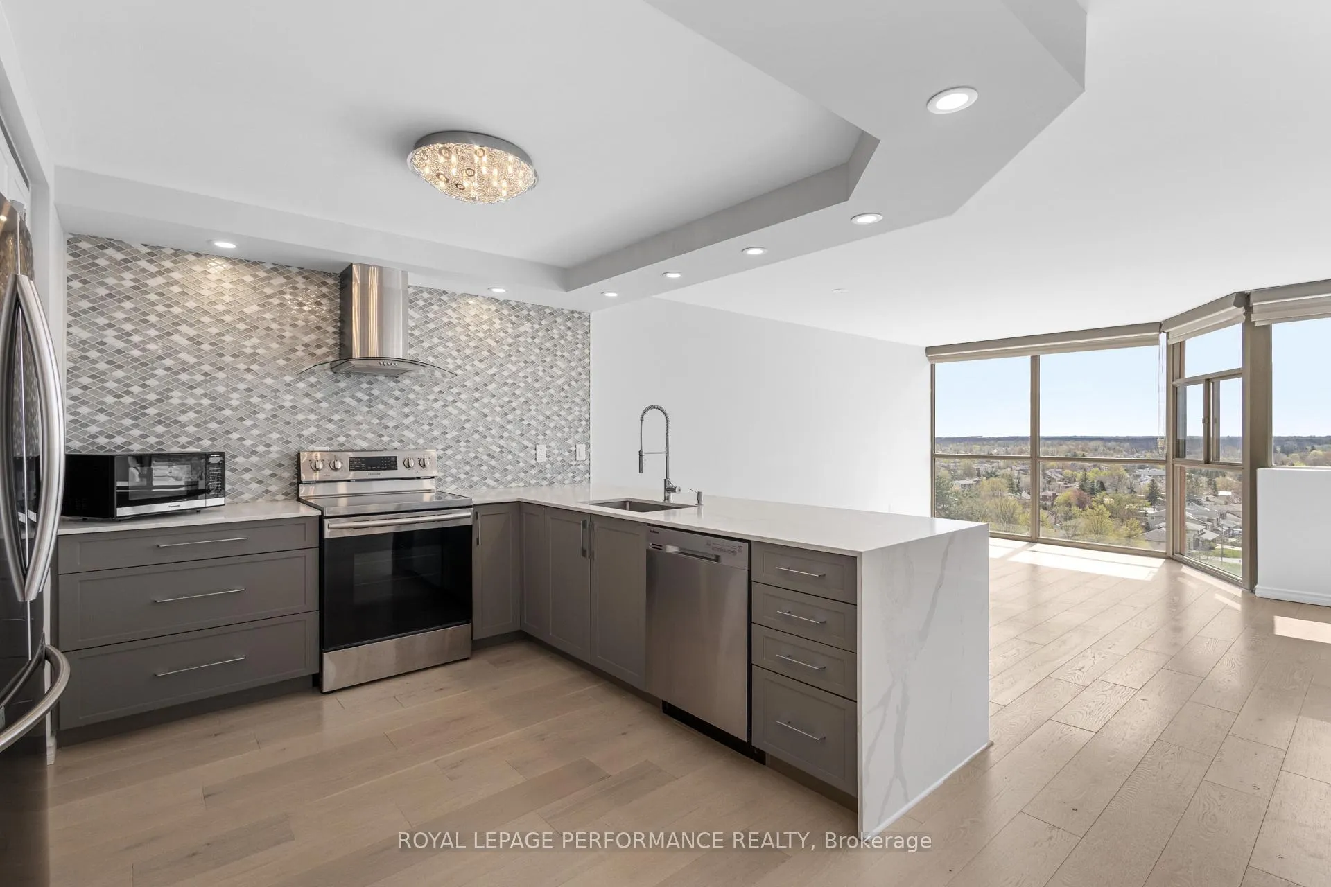 Photo 11 of Unit 1606, 2760 Carousel Crescent, Ottawa, Emerald Woods/Sawmill Creek — HOMEH