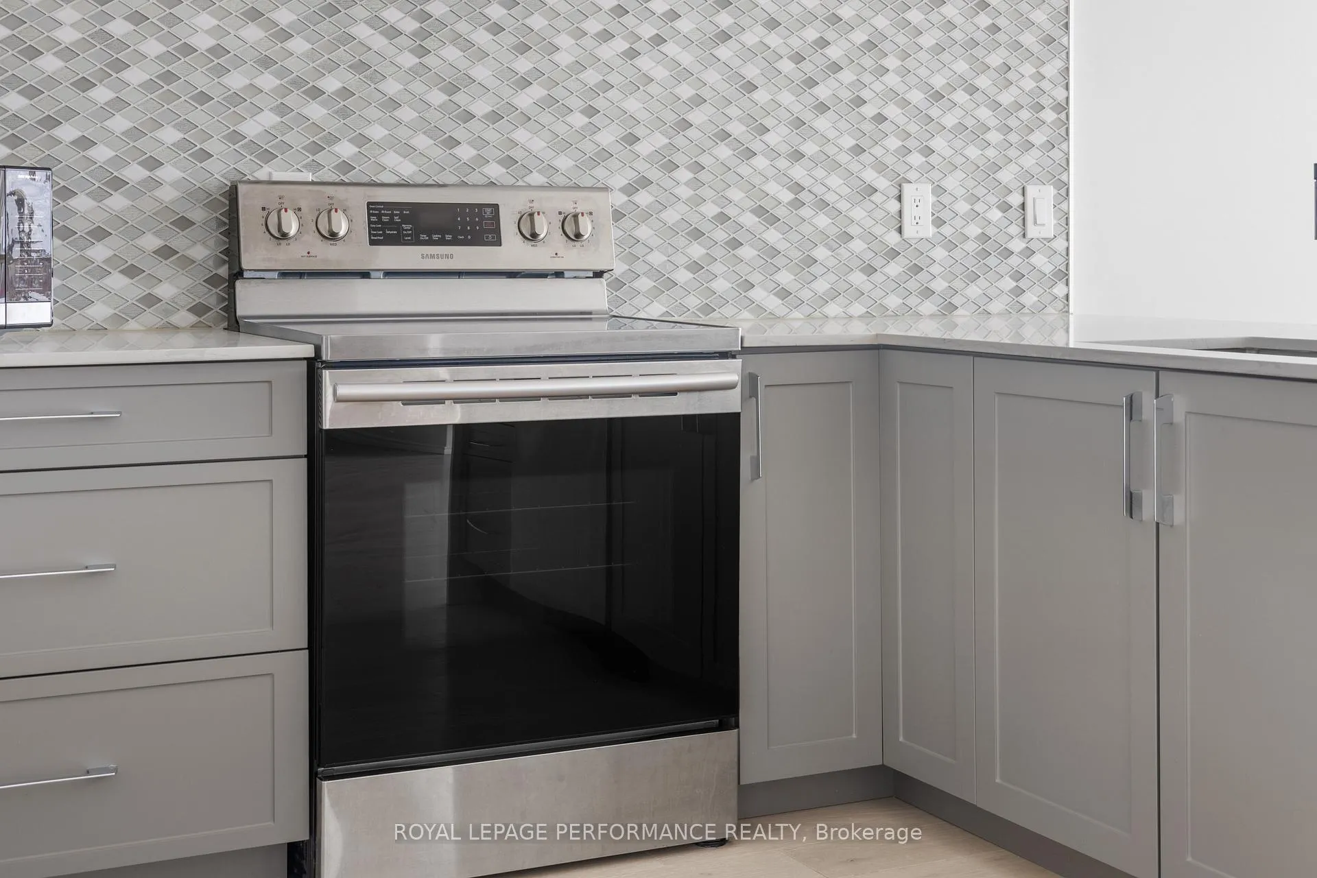 Photo 12 of Unit 1606, 2760 Carousel Crescent, Ottawa, Emerald Woods/Sawmill Creek — HOMEH
