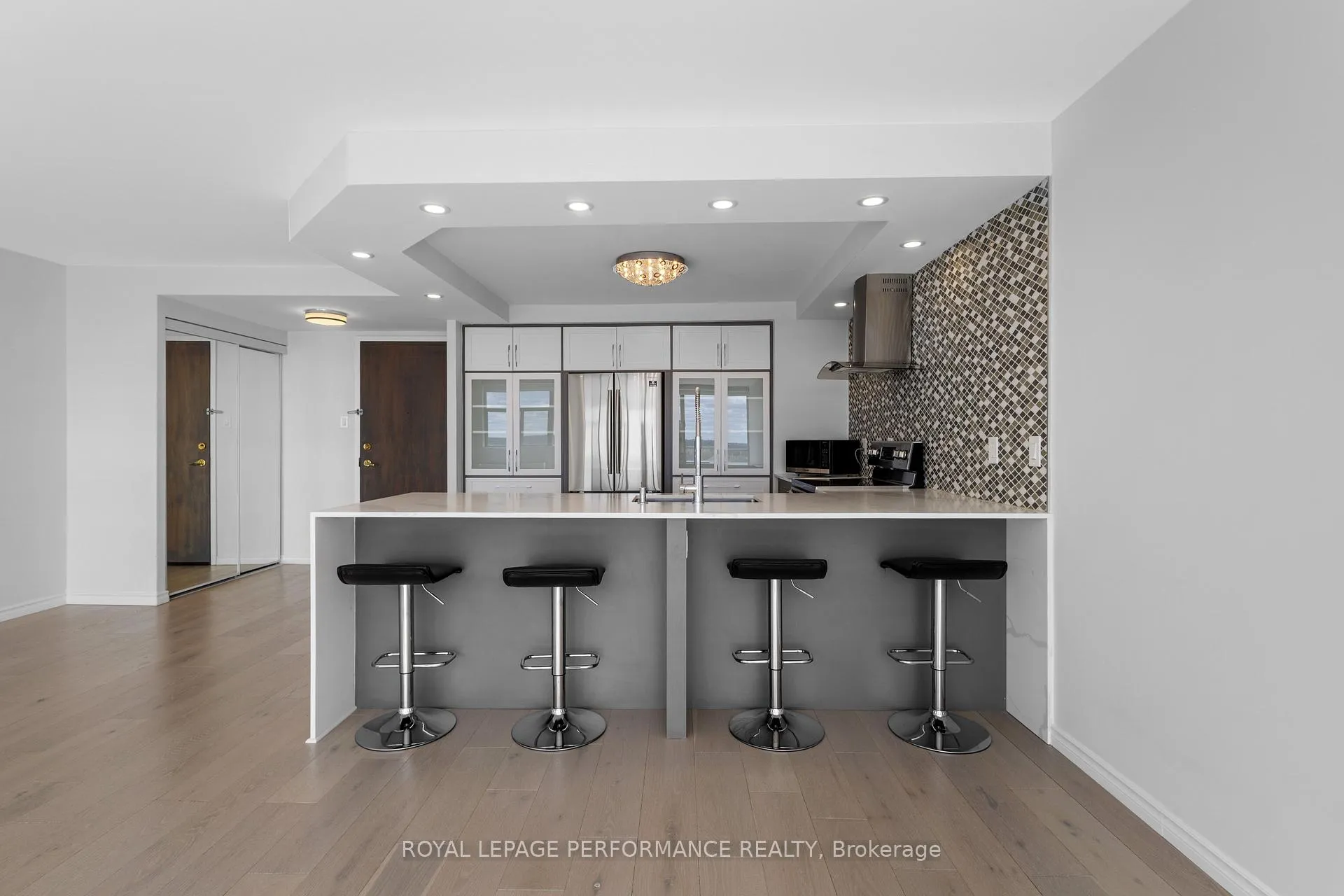 Photo 13 of Unit 1606, 2760 Carousel Crescent, Ottawa, Emerald Woods/Sawmill Creek — HOMEH