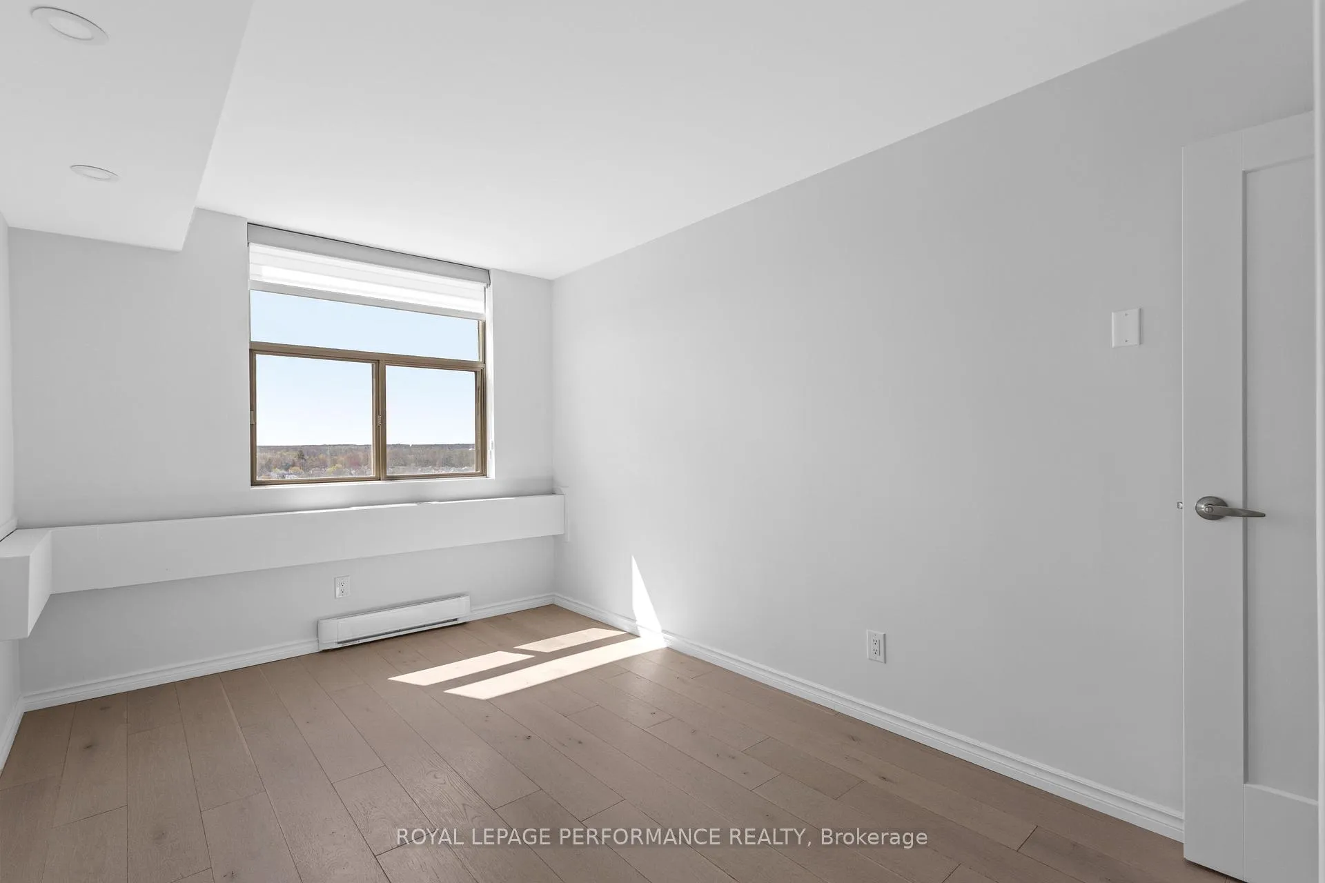 Photo 18 of Unit 1606, 2760 Carousel Crescent, Ottawa, Emerald Woods/Sawmill Creek — HOMEH