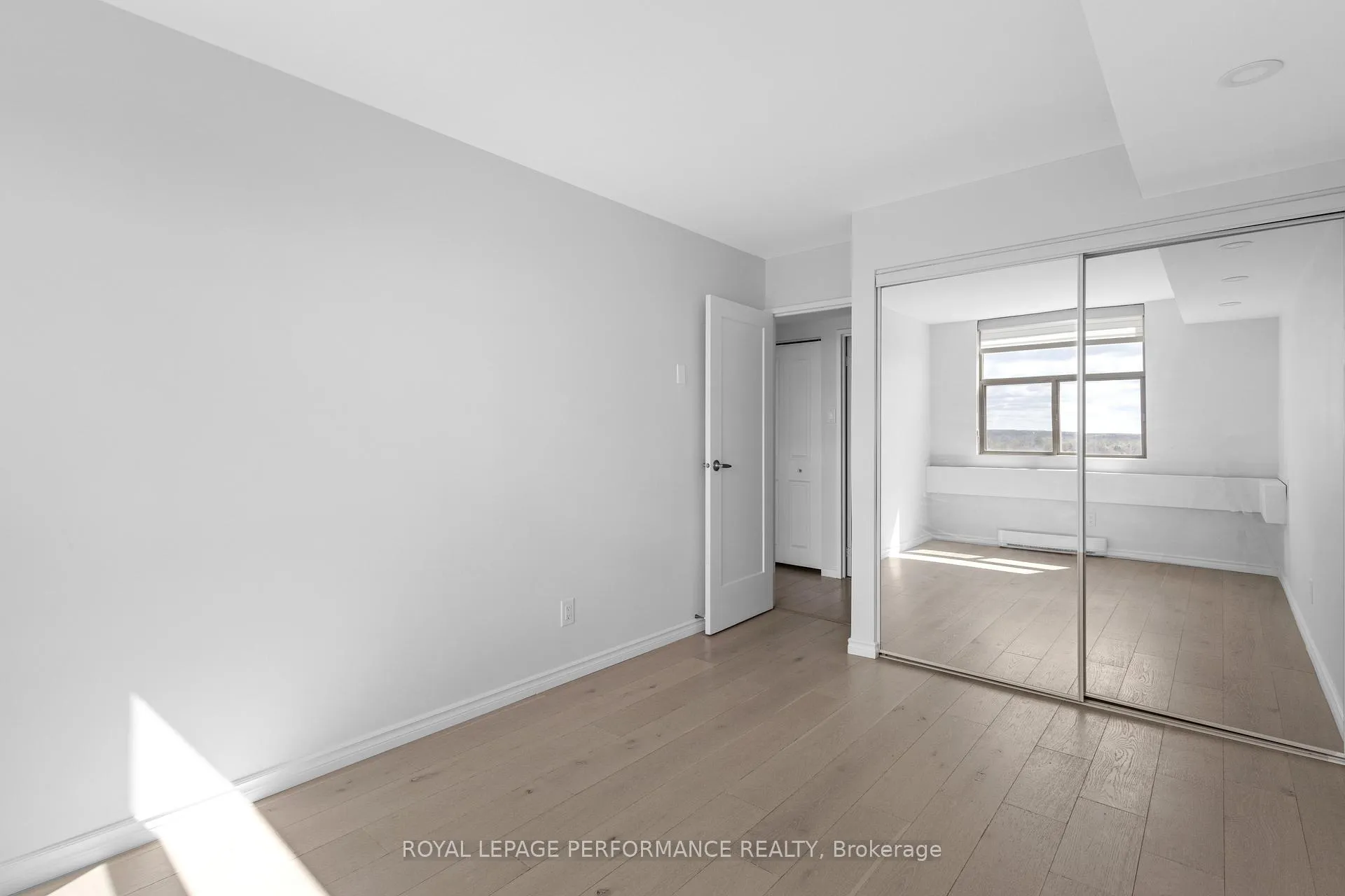 Photo 20 of Unit 1606, 2760 Carousel Crescent, Ottawa, Emerald Woods/Sawmill Creek — HOMEH