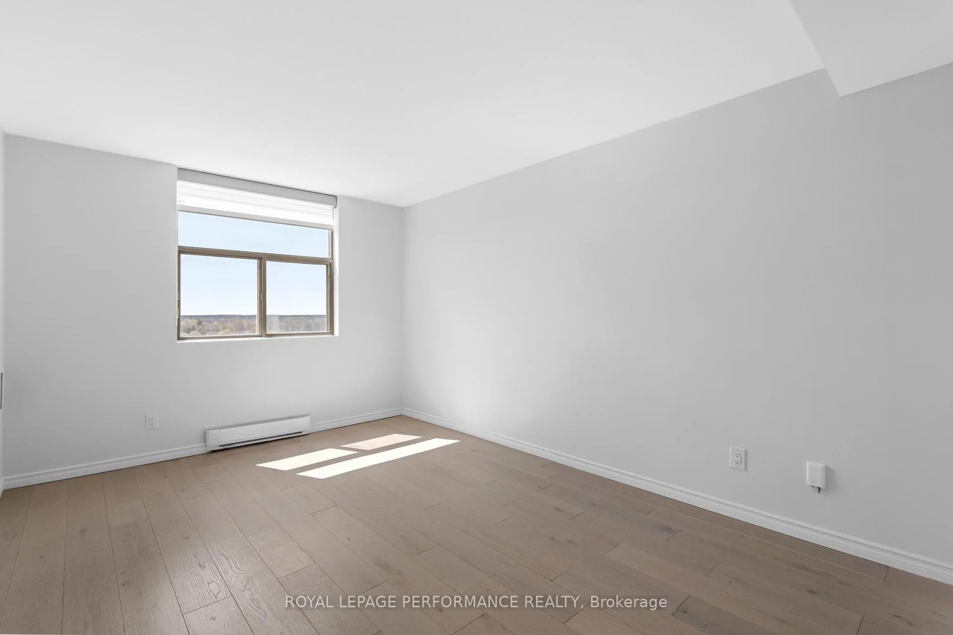 Photo 21 of Unit 1606, 2760 Carousel Crescent, Ottawa, Emerald Woods/Sawmill Creek — HOMEH