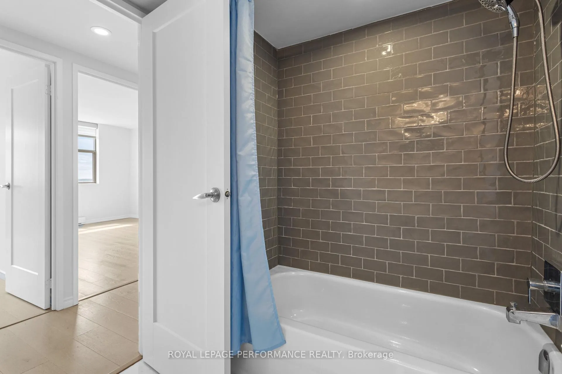 Photo 26 of Unit 1606, 2760 Carousel Crescent, Ottawa, Emerald Woods/Sawmill Creek — HOMEH