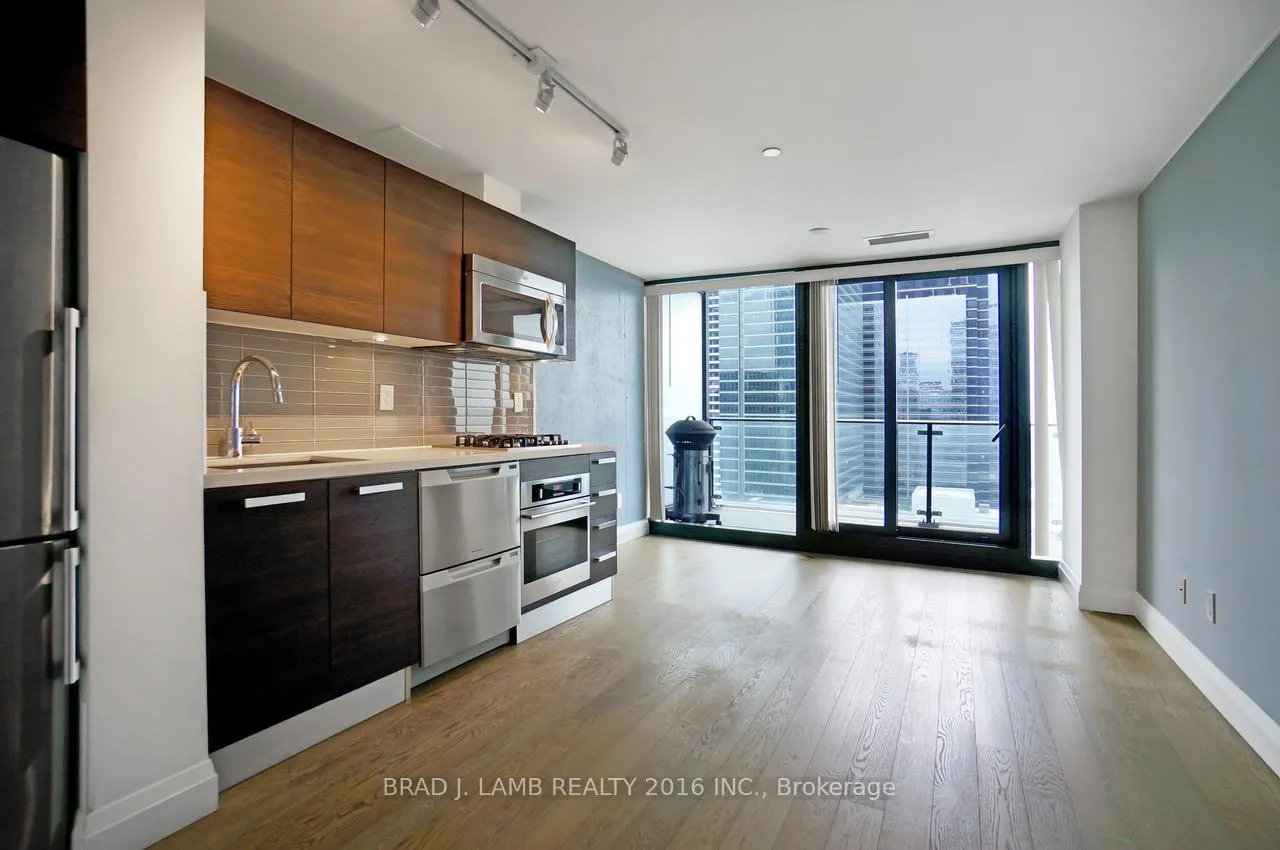 Front of Unit 2305, 224 King Street W