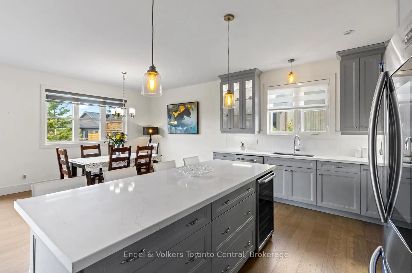 Photo 6 of 14 Thomas Street, Wasaga Beach — HOMEH