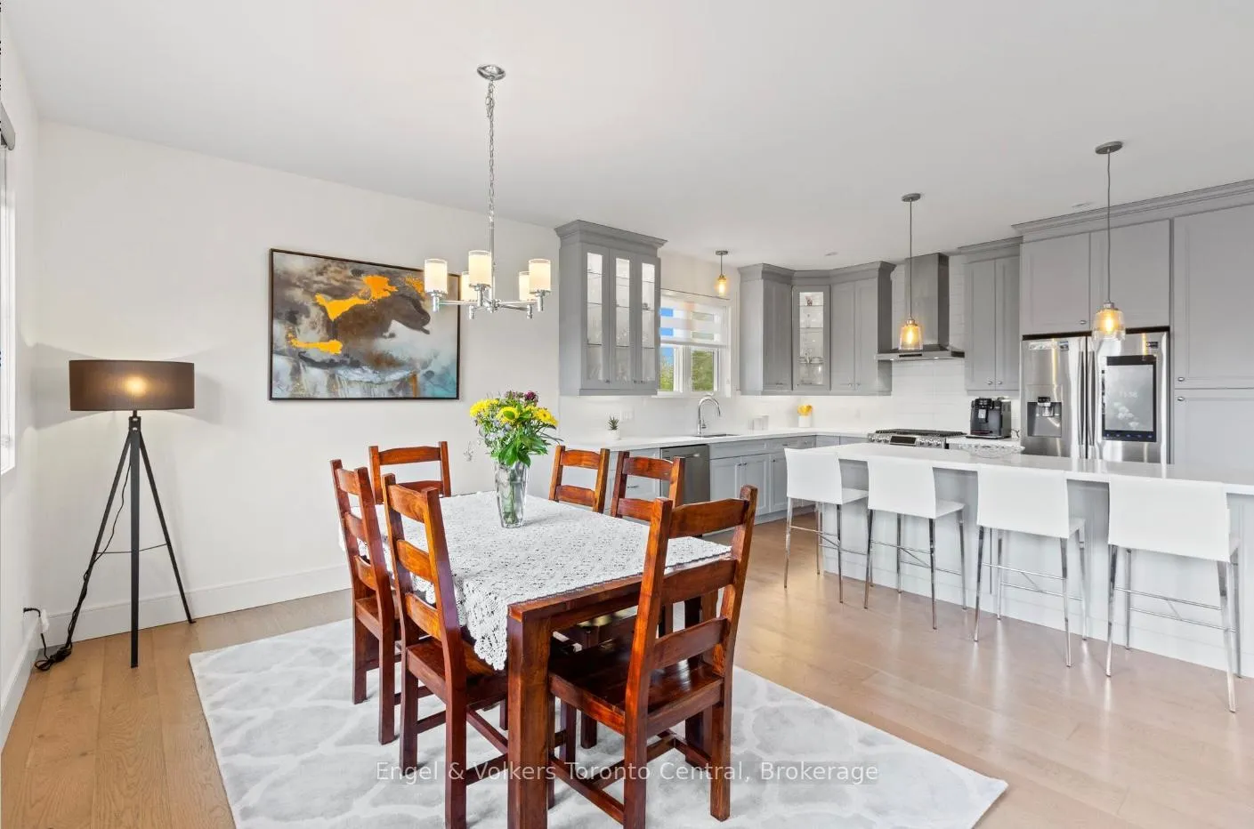 Photo 8 of 14 Thomas Street, Wasaga Beach — HOMEH
