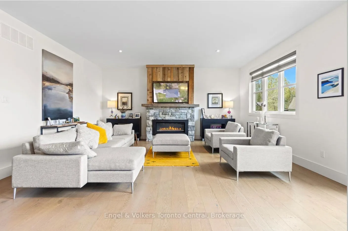 Photo 10 of 14 Thomas Street, Wasaga Beach — HOMEH