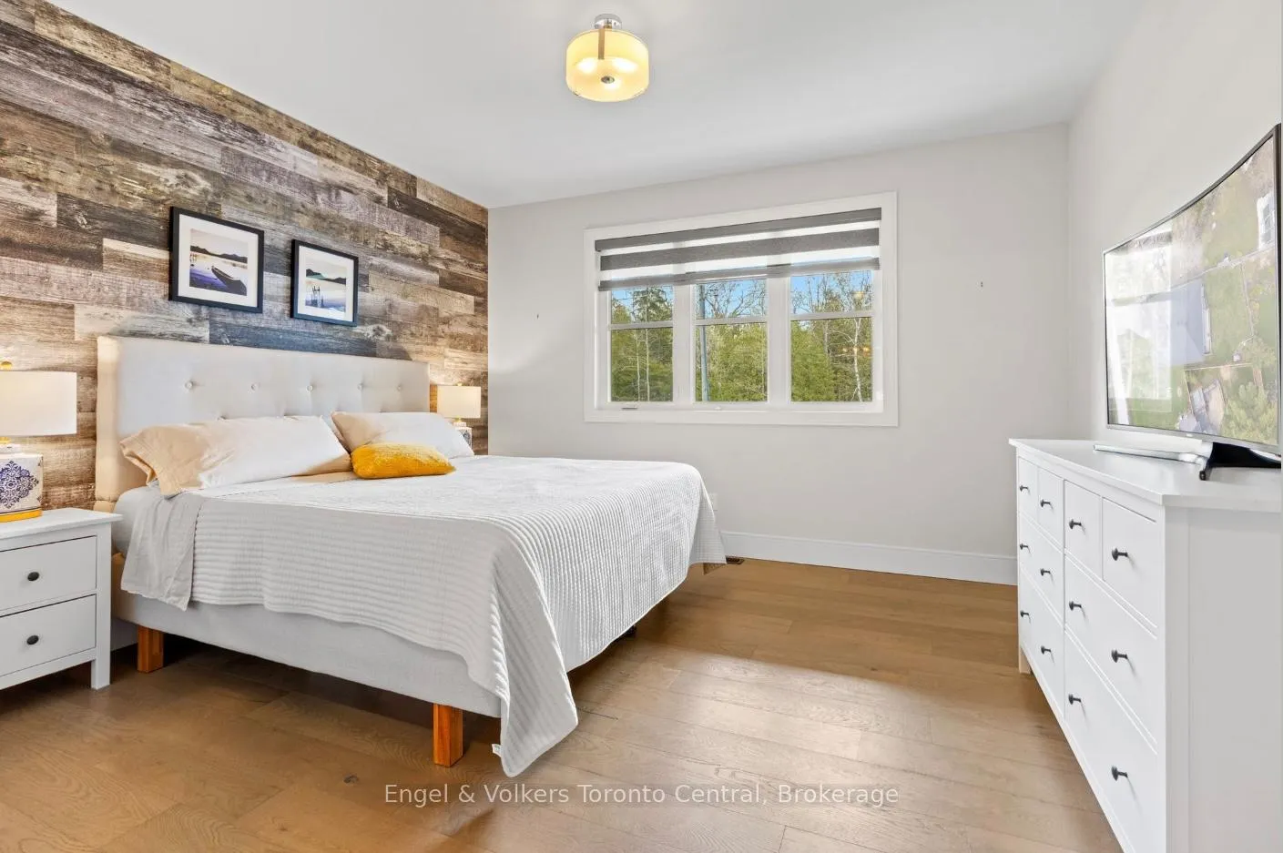 Photo 12 of 14 Thomas Street, Wasaga Beach — HOMEH