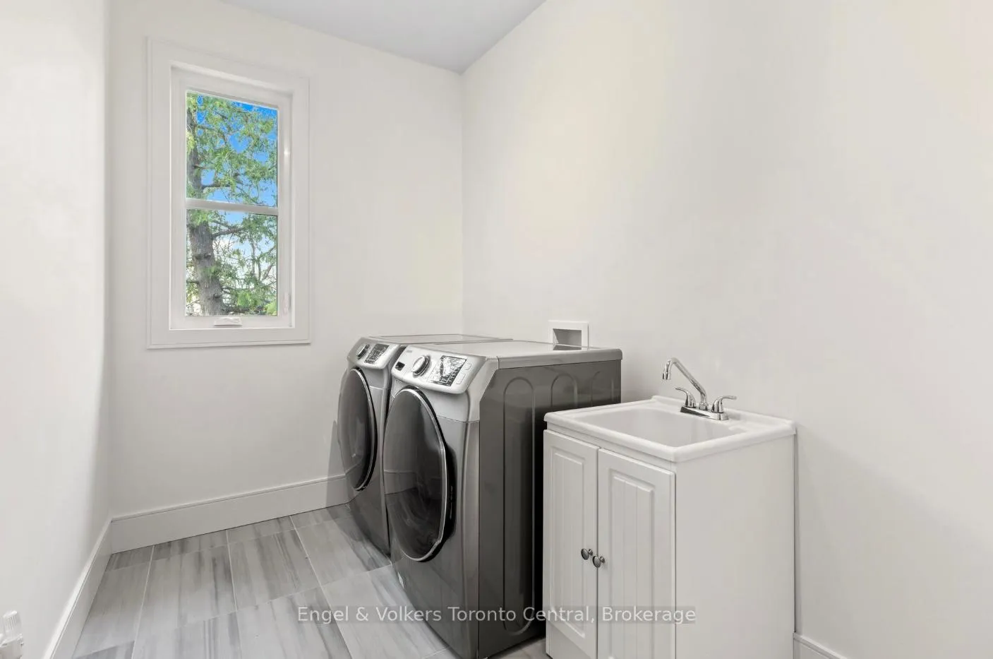 Photo 18 of 14 Thomas Street, Wasaga Beach — HOMEH
