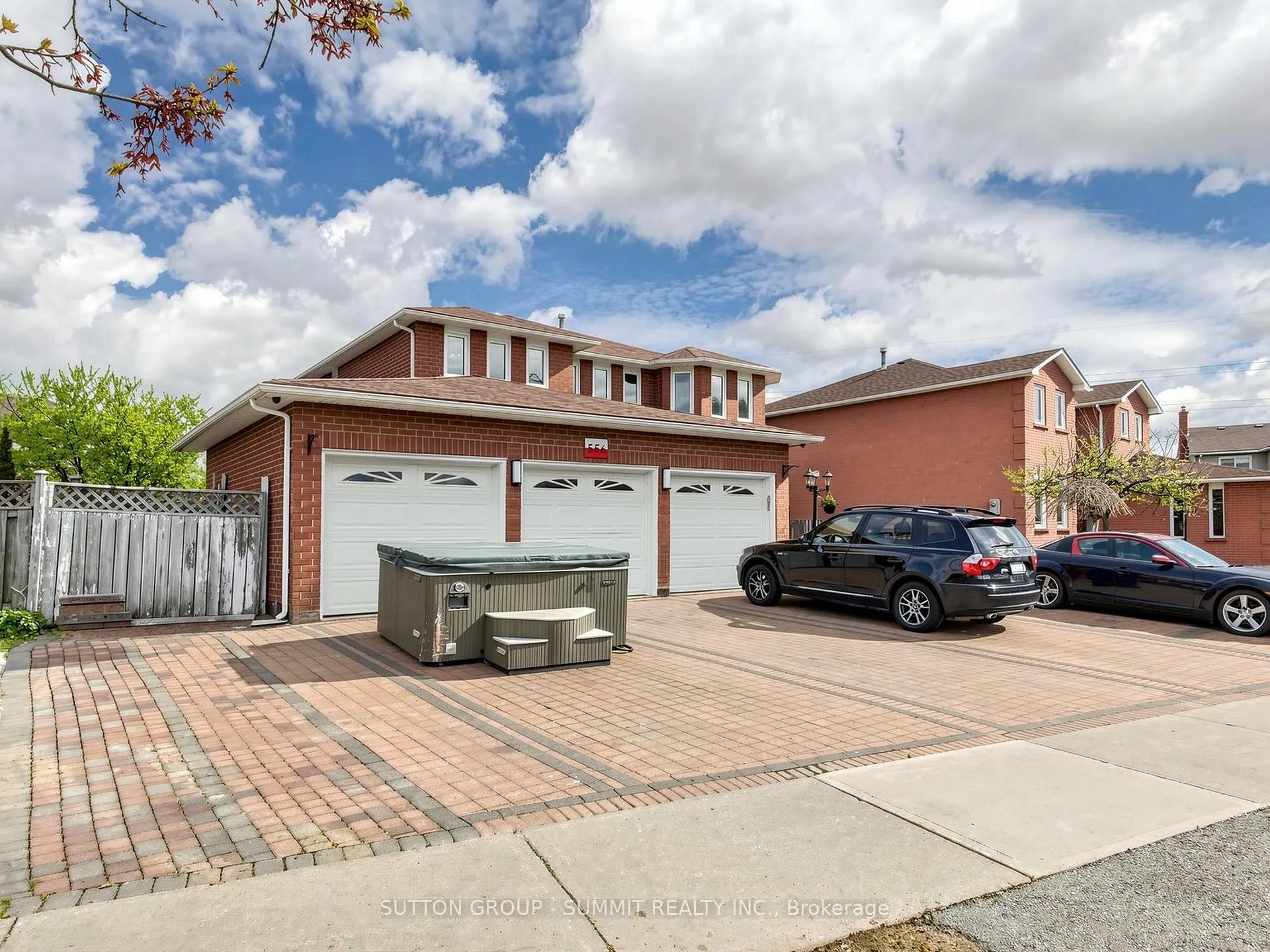 Photo 3 of 556 Ray Lawson Boulevard, Brampton, Fletcher's Creek South — HOMEH