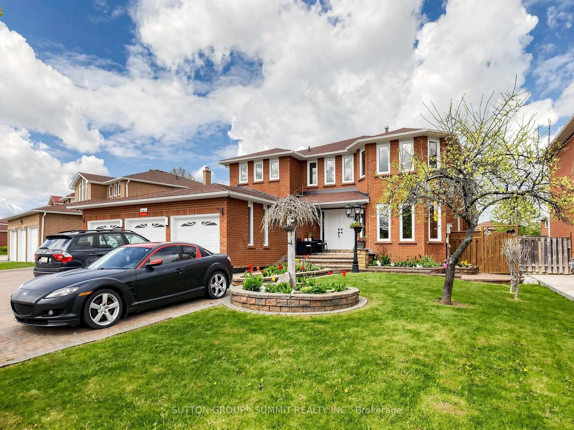 Photo 2 of 556 Ray Lawson Boulevard, Brampton, Fletcher's Creek South — HOMEH