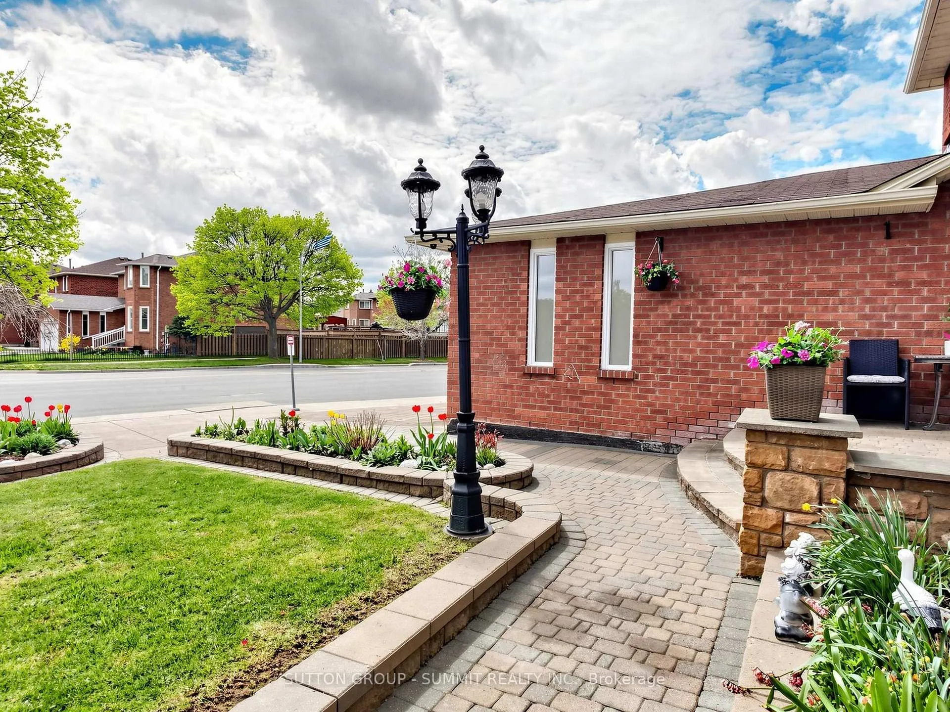 Photo 5 of 556 Ray Lawson Boulevard, Brampton, Fletcher's Creek South — HOMEH