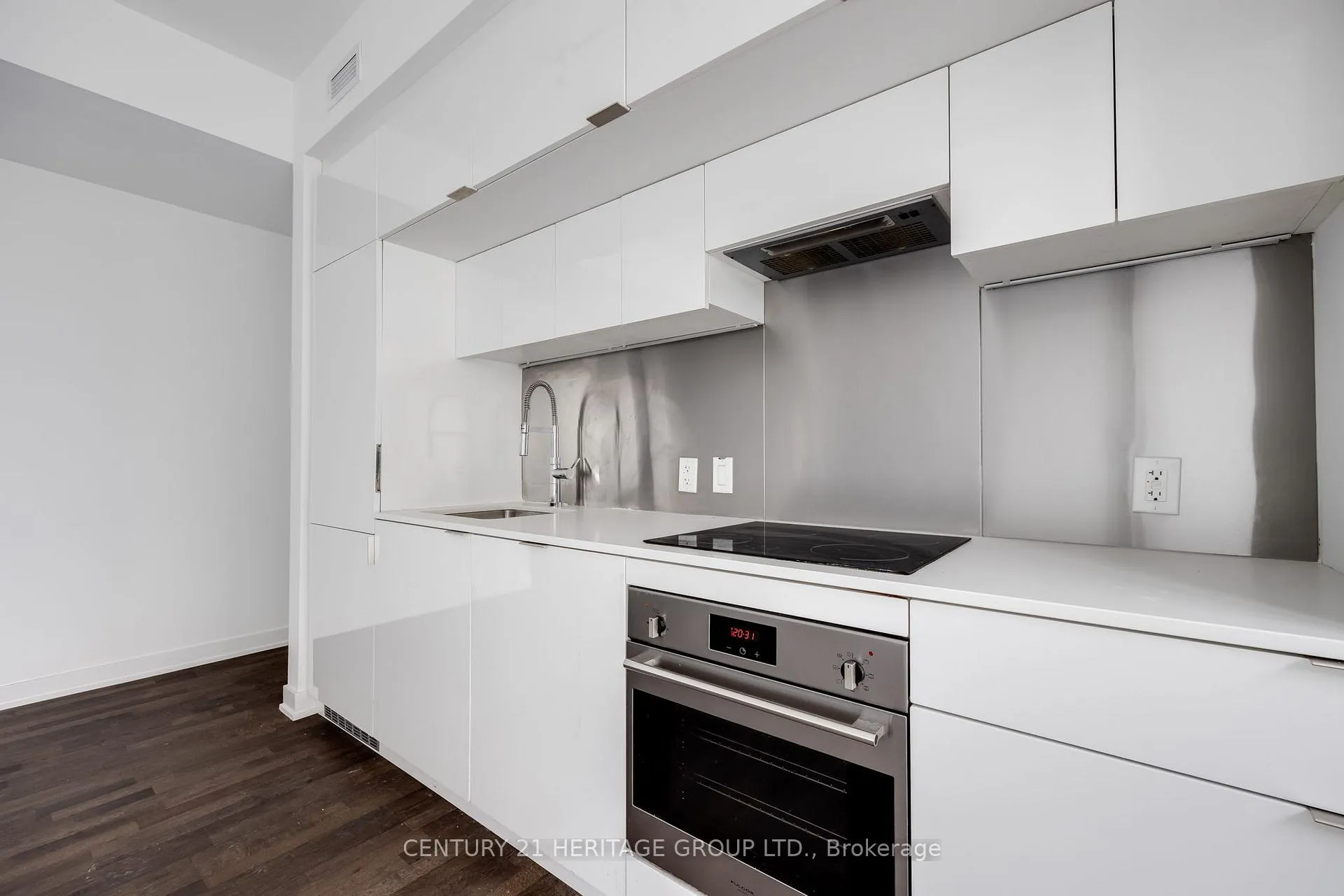 Photo 10 of Unit 608, 185 Roehampton Avenue, Toronto, Mount Pleasant West — HOMEH