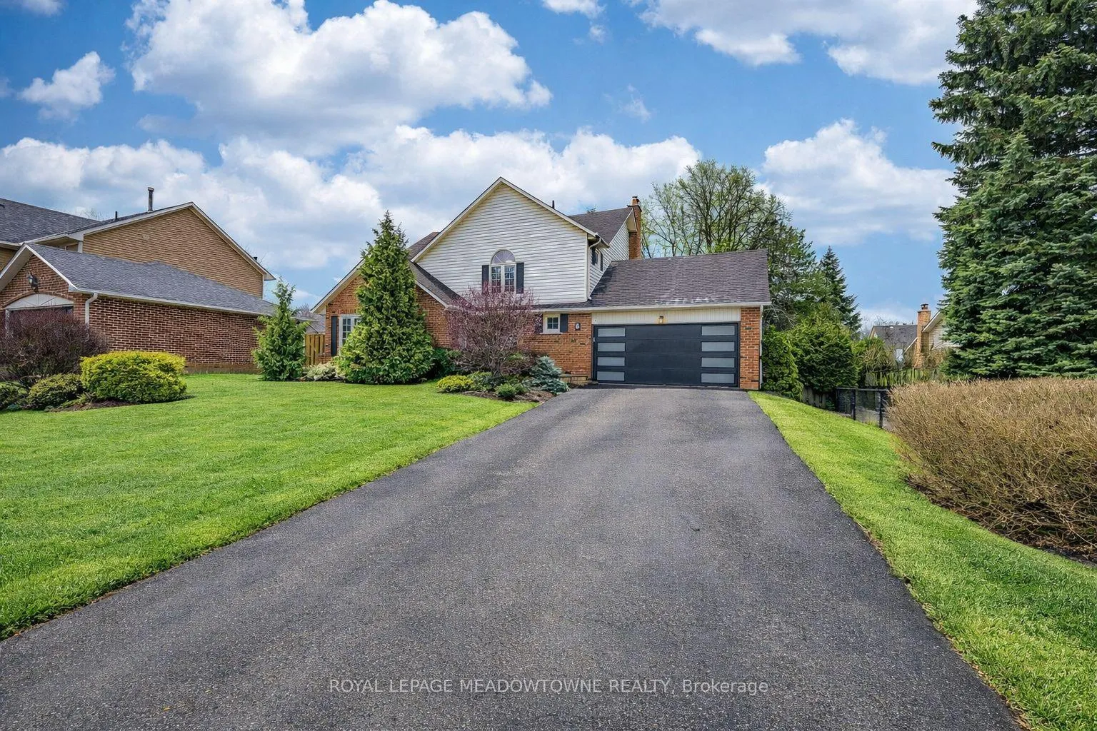 Photo 1 of 8 Wadsworth Circle, Brampton, Snelgrove — HOMEH
