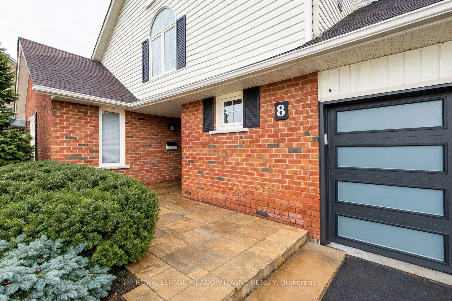Photo 3 of 8 Wadsworth Circle, Brampton, Snelgrove — HOMEH