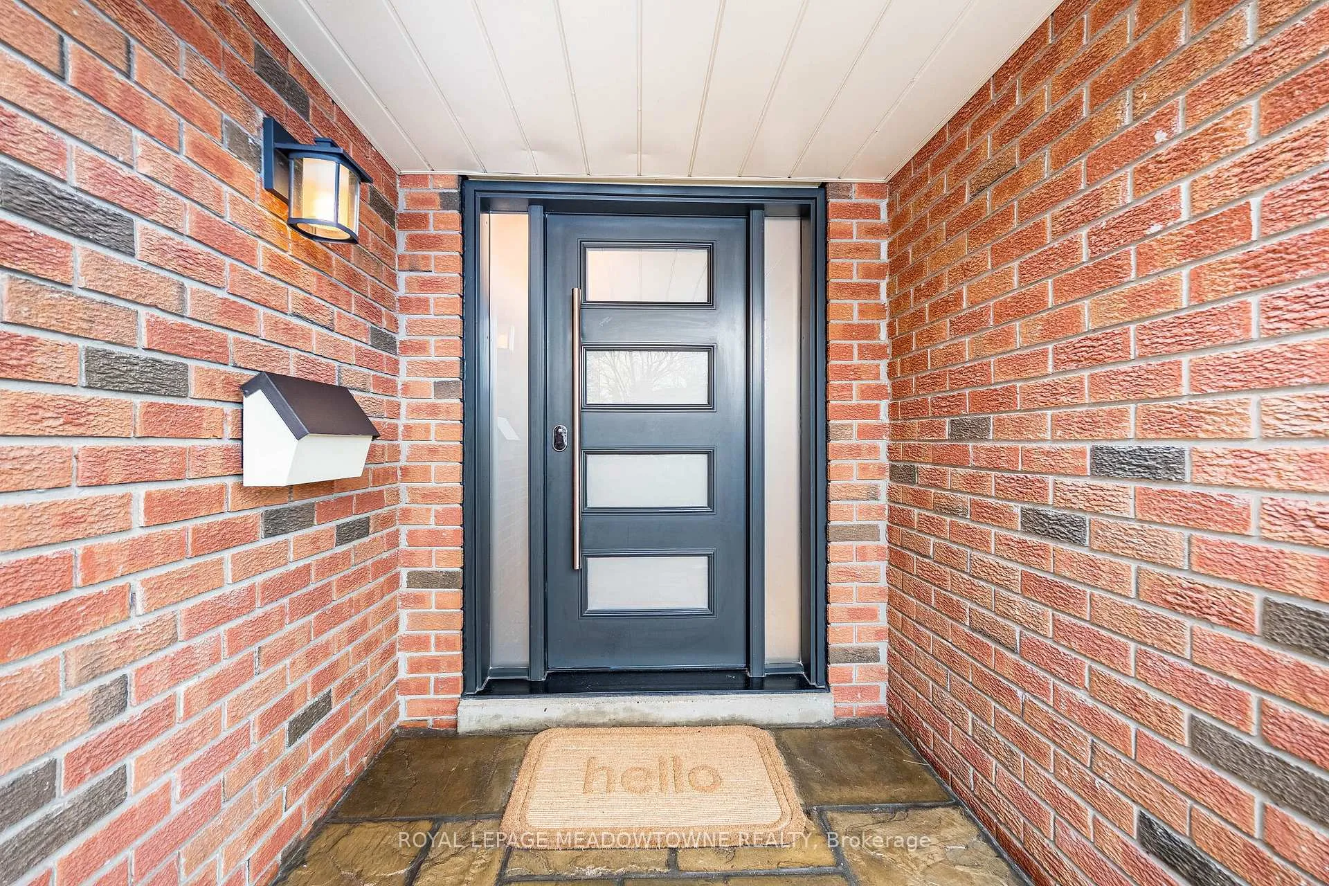 Photo 4 of 8 Wadsworth Circle, Brampton, Snelgrove — HOMEH