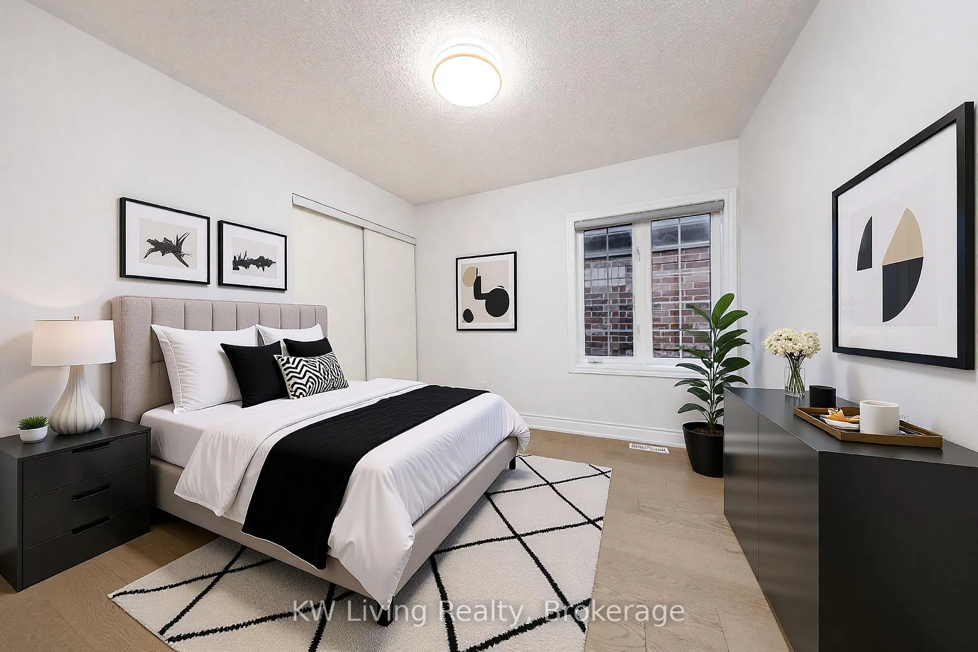 Photo 5 of 12 Crispin Court, Markham, Buttonville — HOMEH