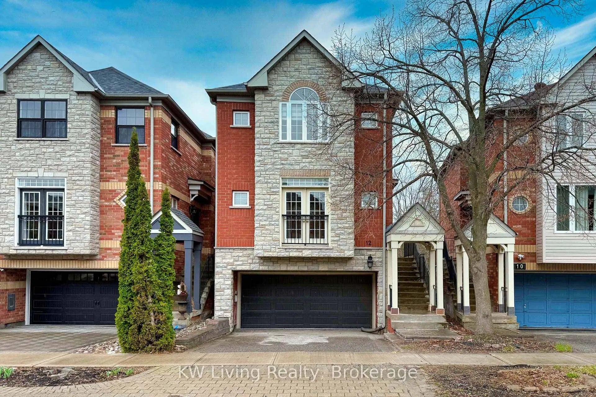 Photo 7 of 12 Crispin Court, Markham, Buttonville — HOMEH