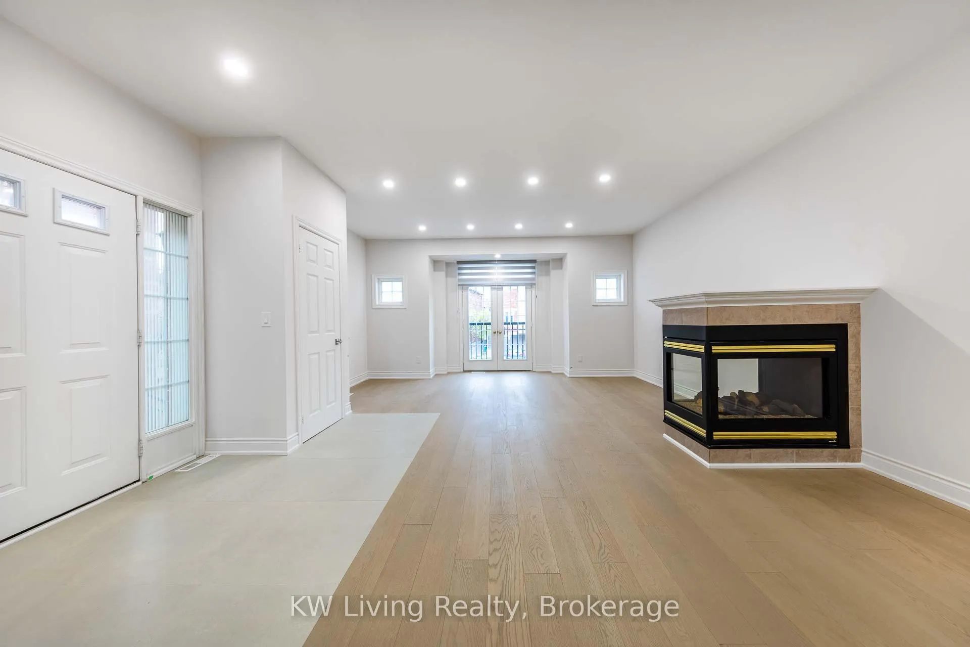 Photo 9 of 12 Crispin Court, Markham, Buttonville — HOMEH