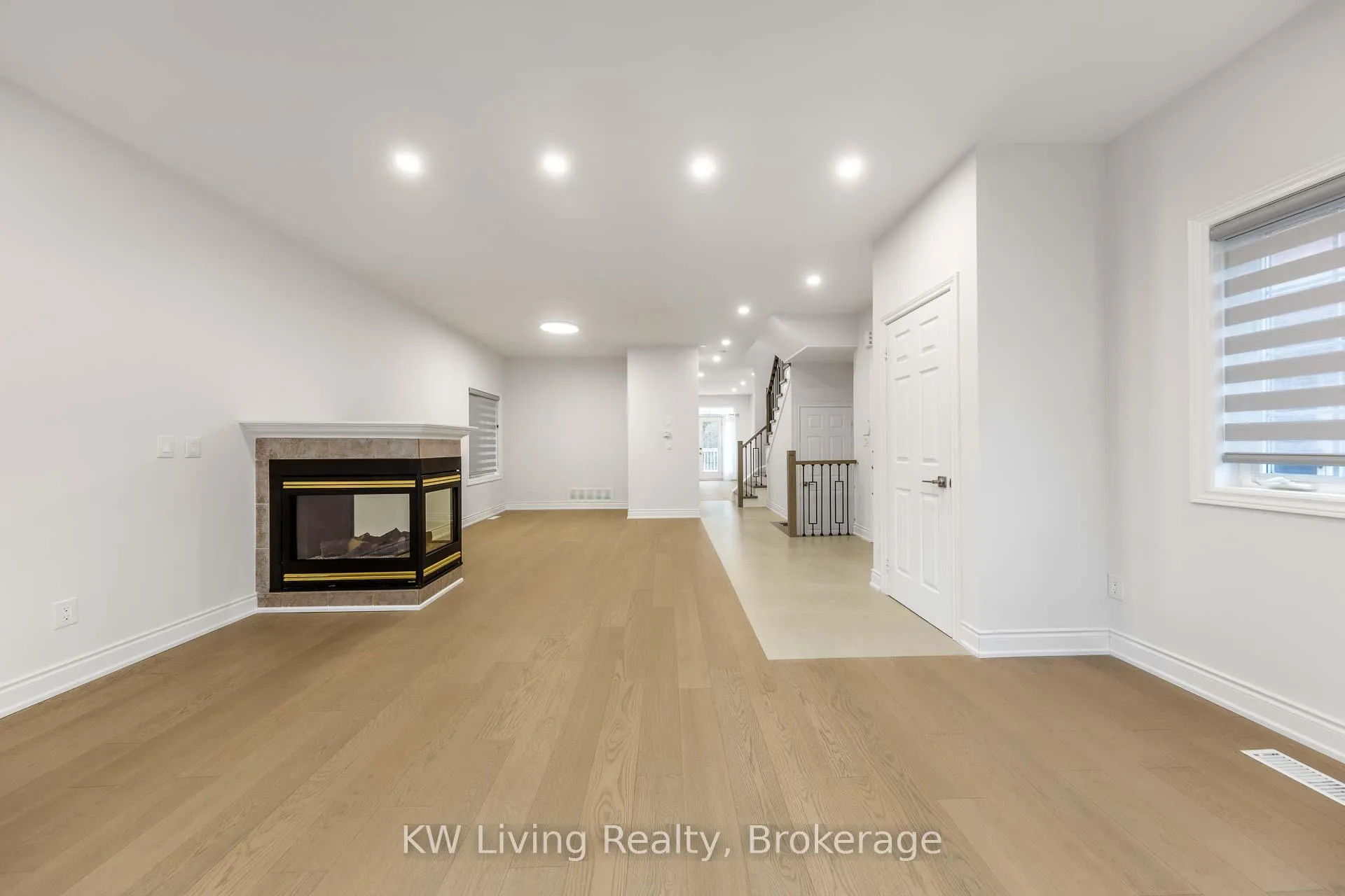 Photo 11 of 12 Crispin Court, Markham, Buttonville — HOMEH